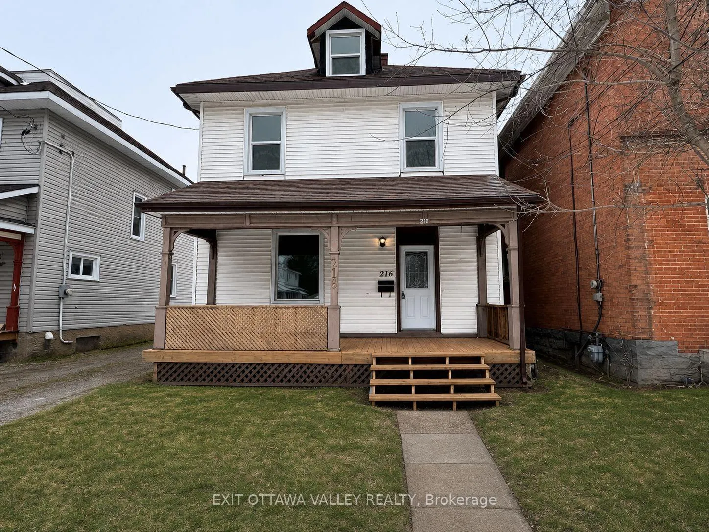 Front of 216 Mary Street
