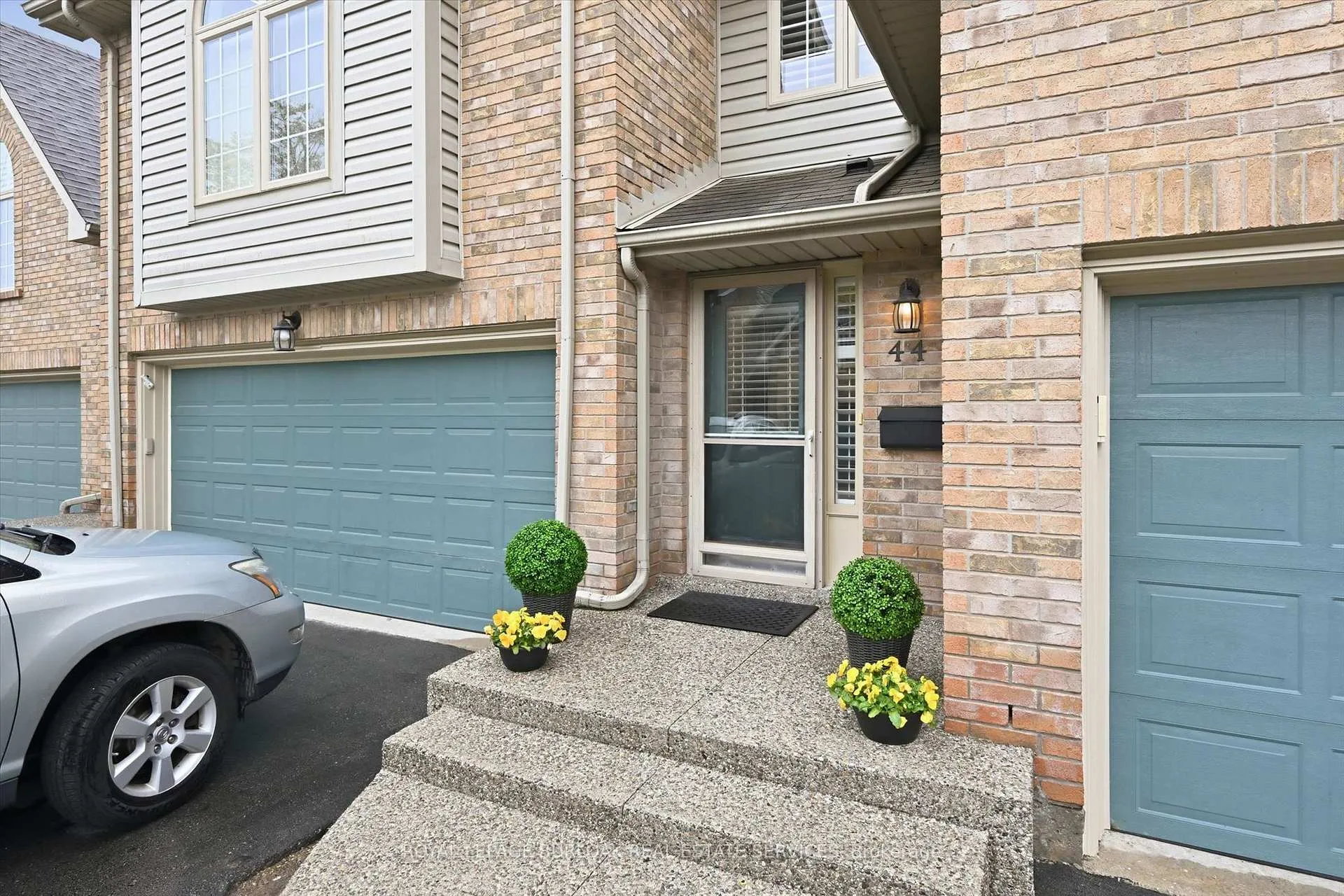 Photo 3 of Unit 44, 3333 New Street, Burlington, Roseland — HOMEH