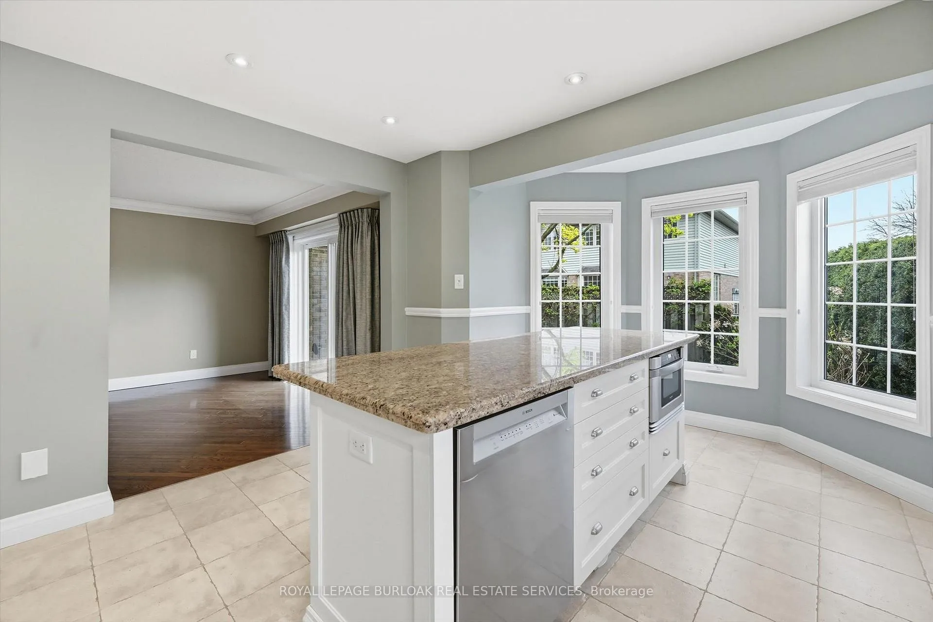 Photo 8 of Unit 44, 3333 New Street, Burlington, Roseland — HOMEH