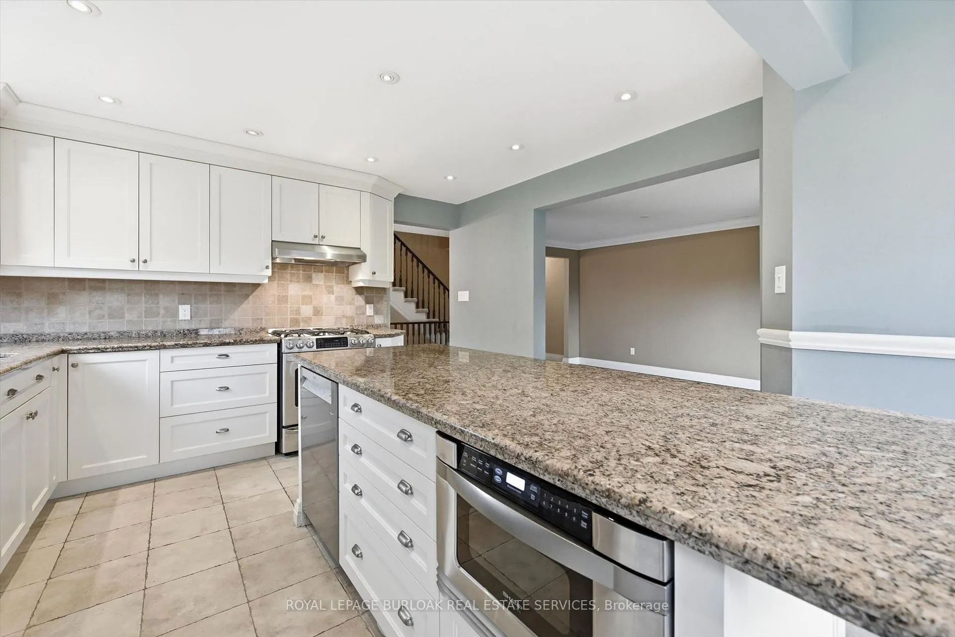 Photo 9 of Unit 44, 3333 New Street, Burlington, Roseland — HOMEH