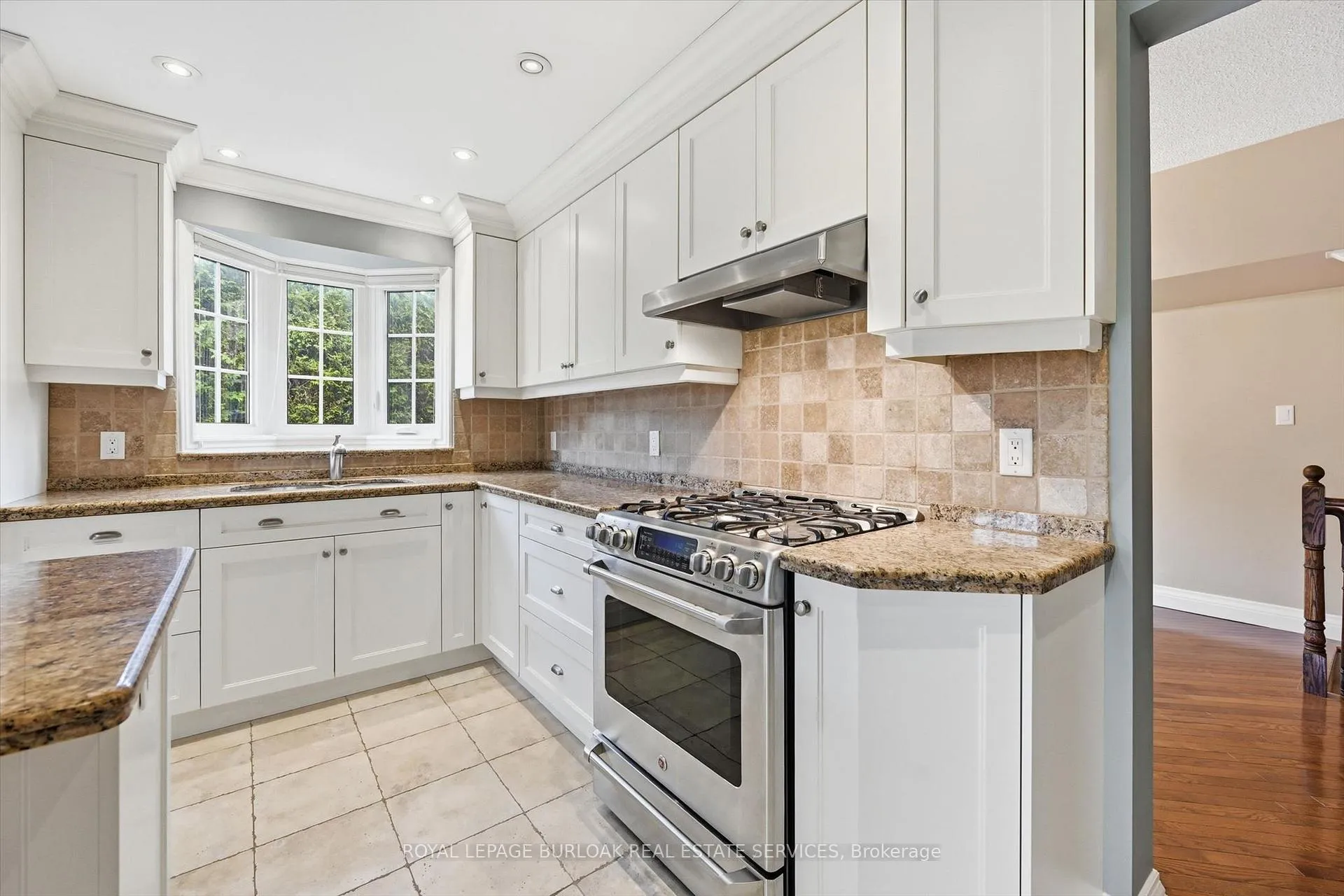 Photo 10 of Unit 44, 3333 New Street, Burlington, Roseland — HOMEH