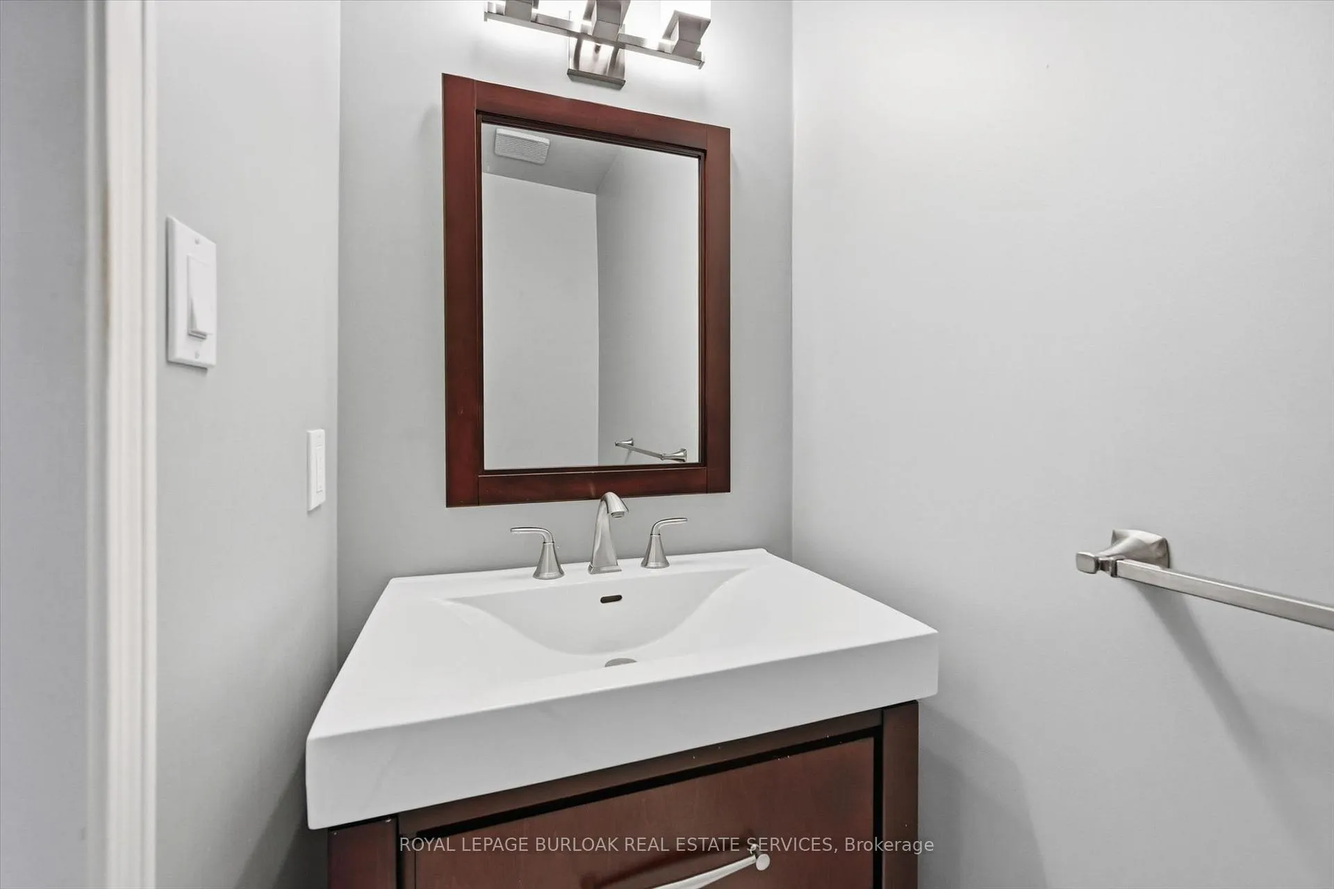 Photo 11 of Unit 44, 3333 New Street, Burlington, Roseland — HOMEH