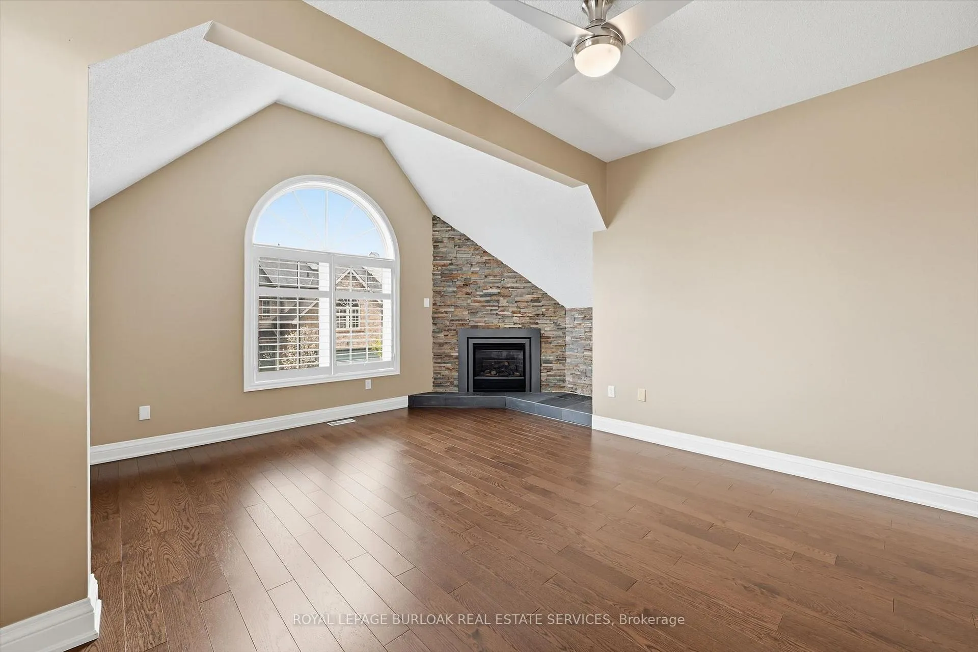 Photo 14 of Unit 44, 3333 New Street, Burlington, Roseland — HOMEH