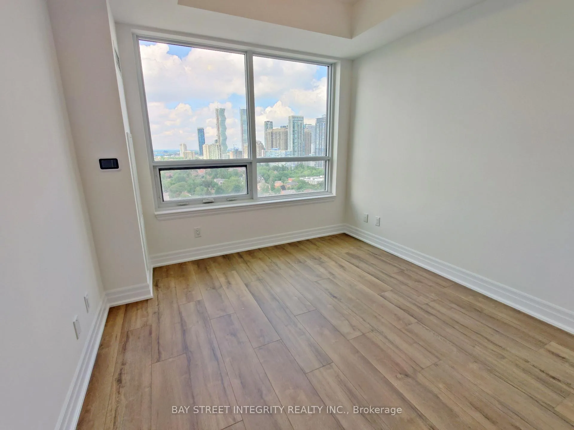 Photo 2 of Unit 2008, 36 Elm Drive W, Mississauga, City Centre — HOMEH