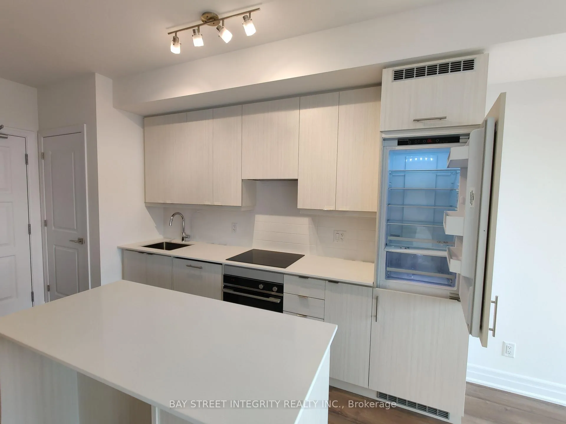 Photo 5 of Unit 2008, 36 Elm Drive W, Mississauga, City Centre — HOMEH
