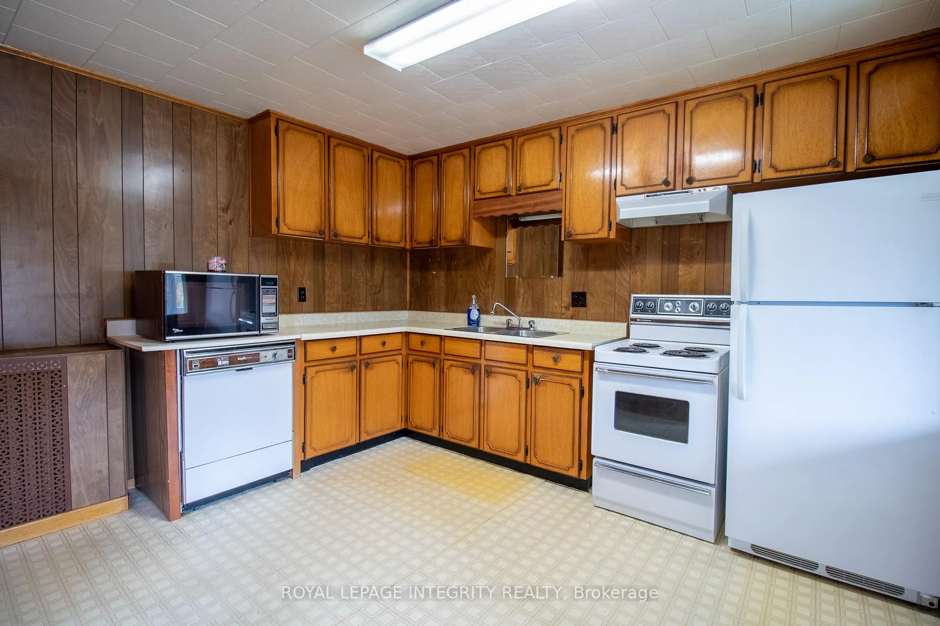 Photo 9 of 15 James Street, Smiths Falls — HOMEH
