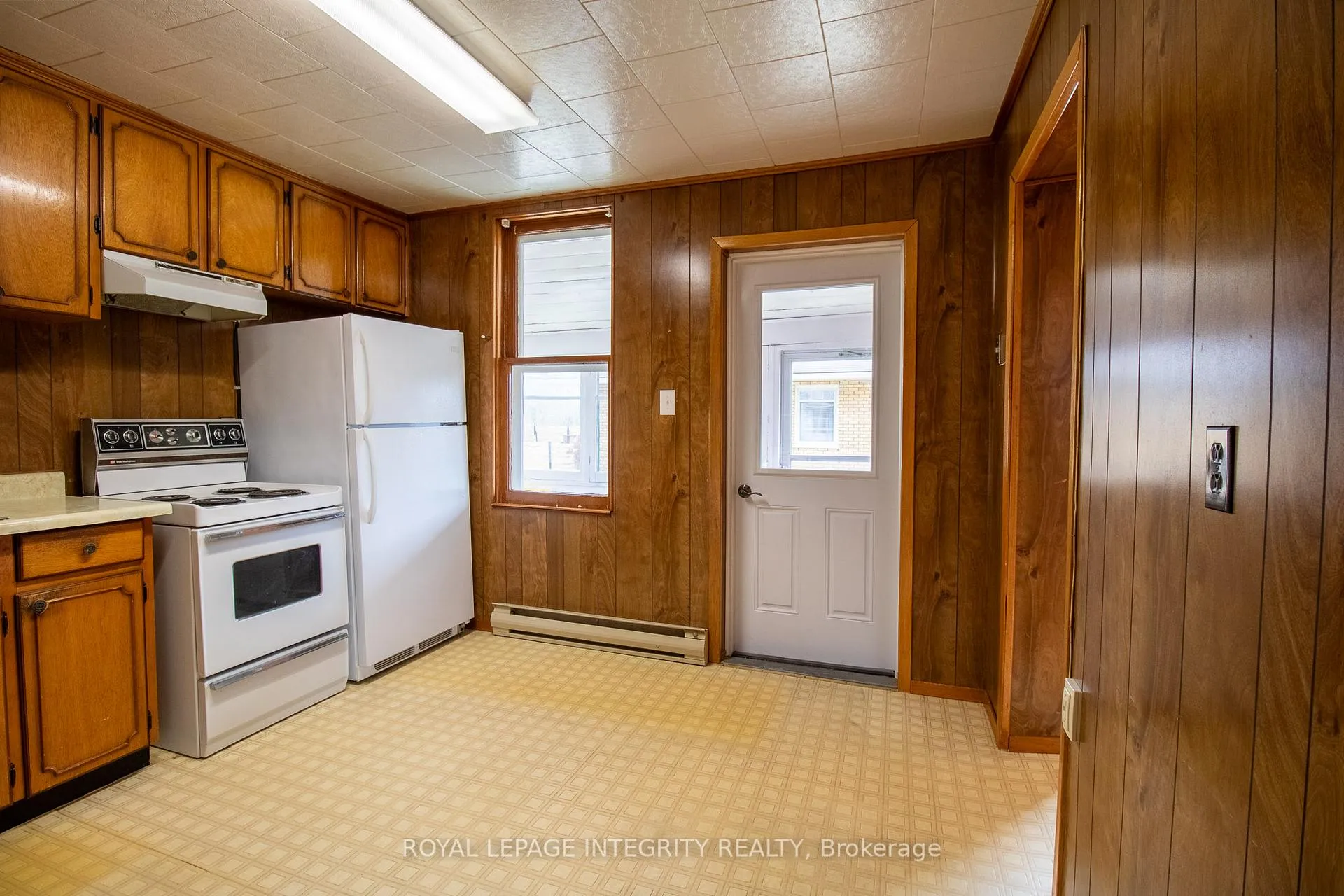Photo 10 of 15 James Street, Smiths Falls — HOMEH