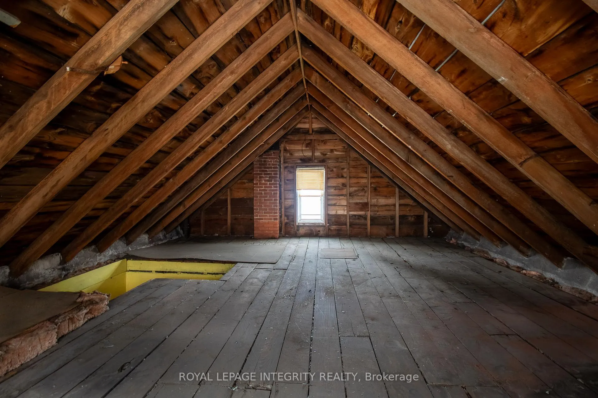 Photo 19 of 15 James Street, Smiths Falls — HOMEH