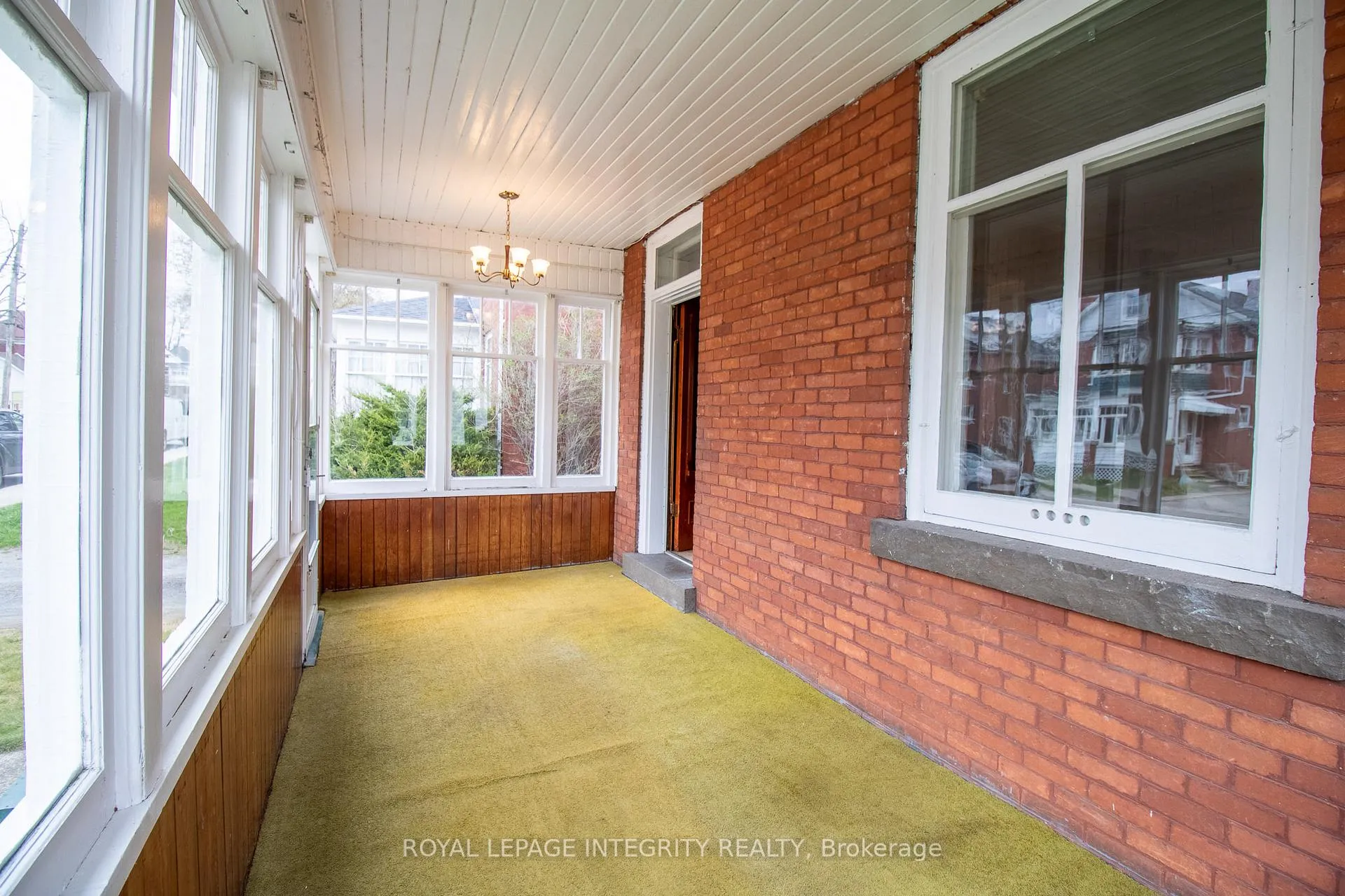 Photo 23 of 15 James Street, Smiths Falls — HOMEH