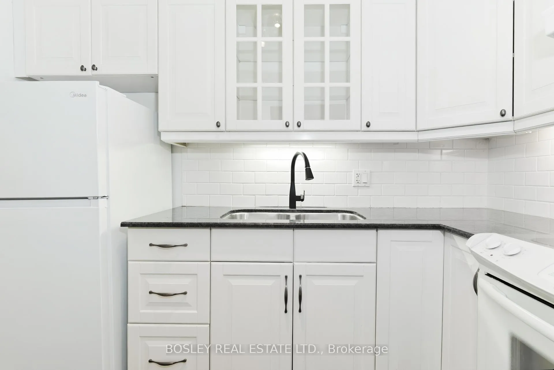 Photo 6 of Unit 106, 335 Lonsdale Road, Toronto, Forest Hill South — HOMEH