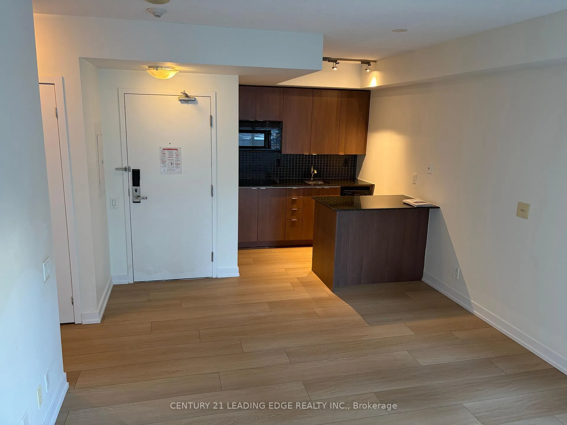 Photo 3 of Unit 1103, 8 Colborne Street, Toronto, Church-Yonge Corridor — HOMEH