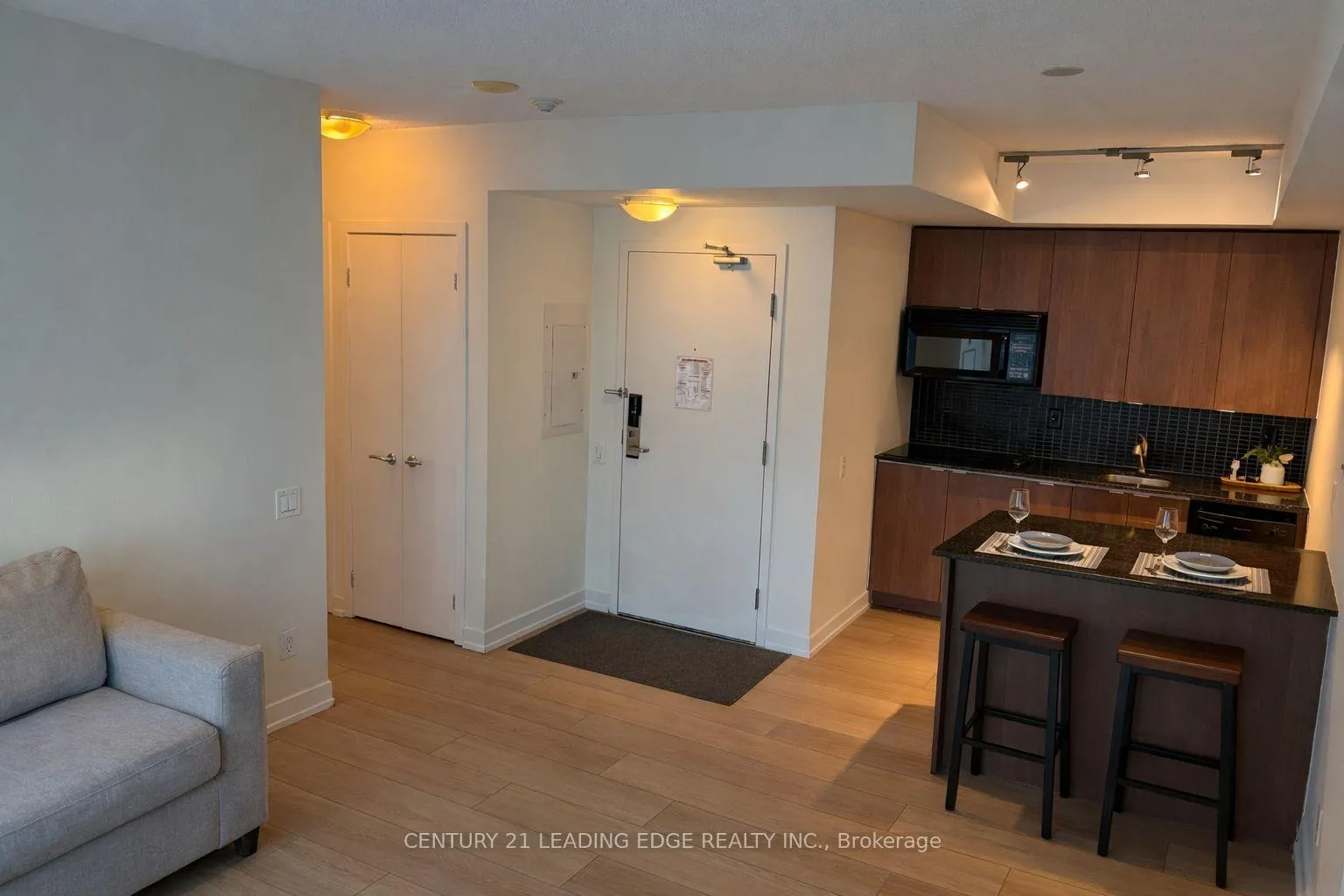 Photo 4 of Unit 1103, 8 Colborne Street, Toronto, Church-Yonge Corridor — HOMEH