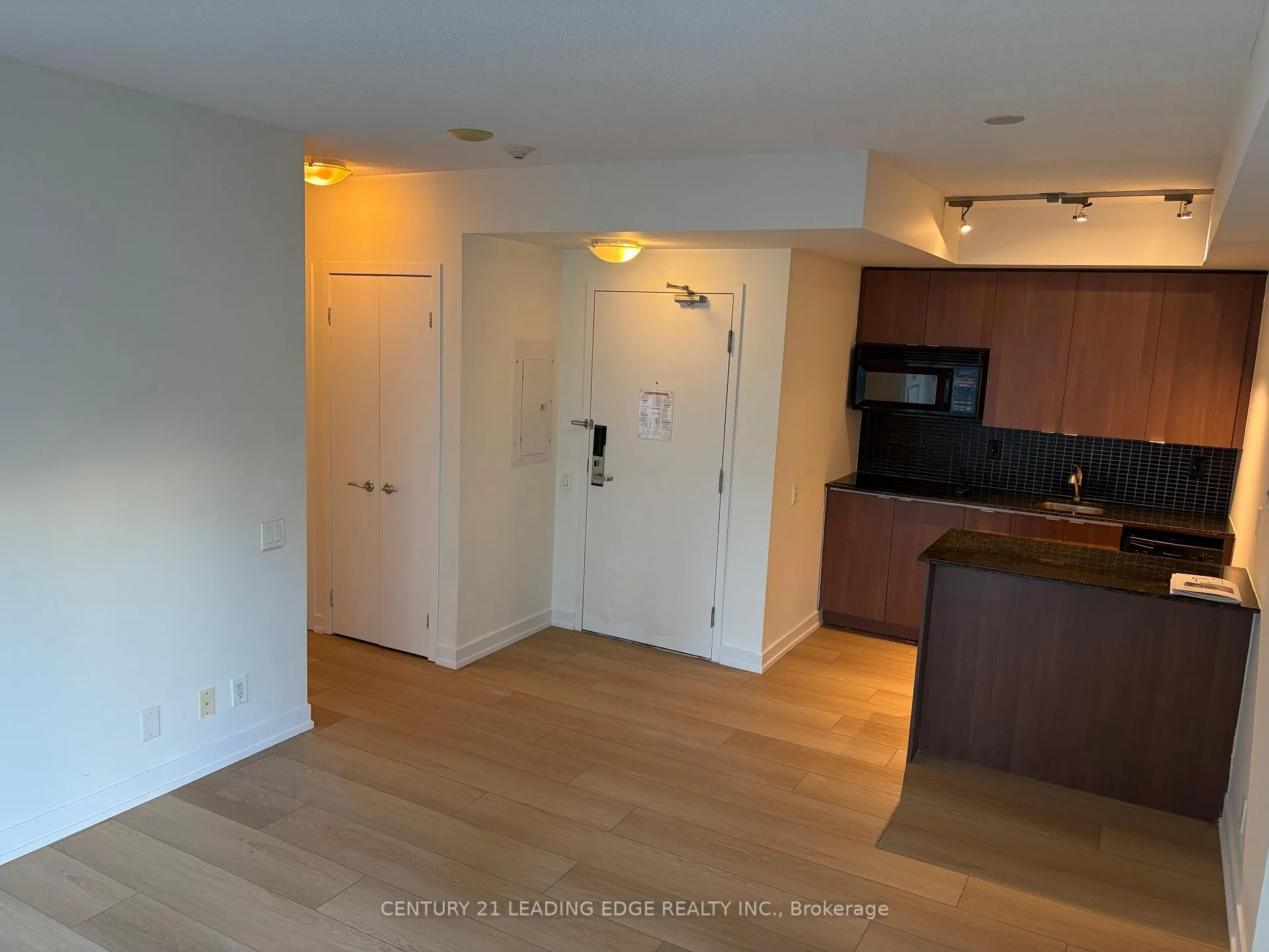 Photo 5 of Unit 1103, 8 Colborne Street, Toronto, Church-Yonge Corridor — HOMEH