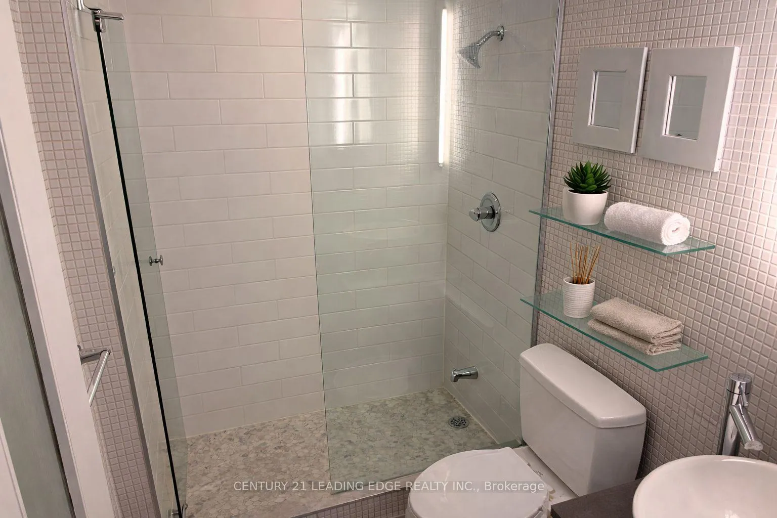 Photo 14 of Unit 1103, 8 Colborne Street, Toronto, Church-Yonge Corridor — HOMEH