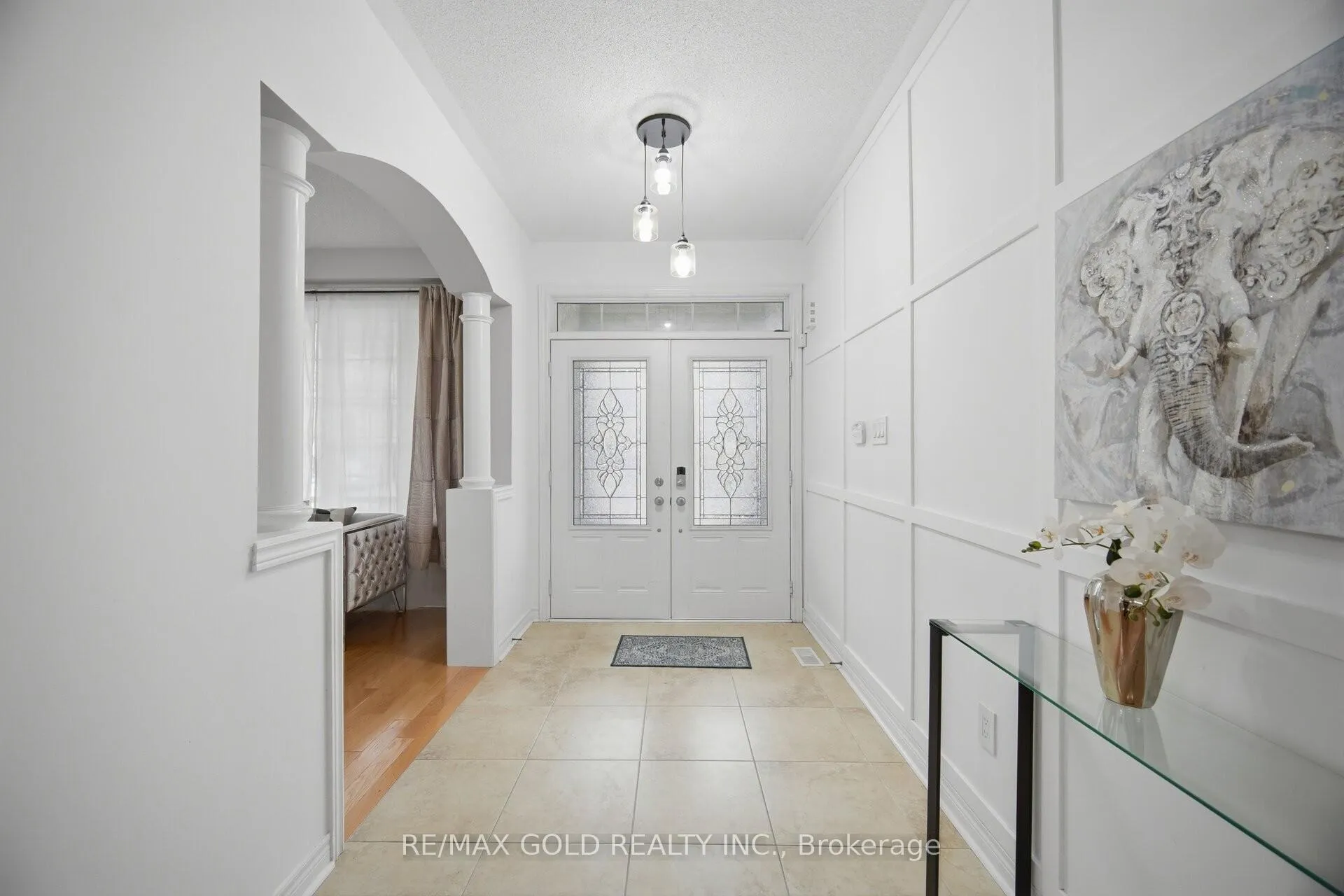 Photo 2 of 33 Garryoaks Drive, Brampton, Bram East — HOMEH