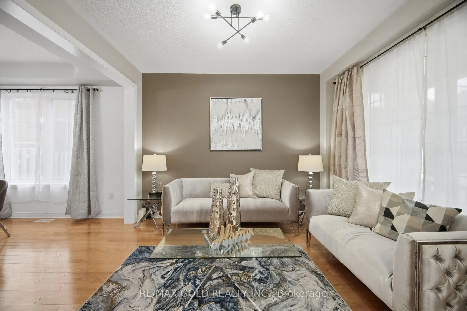 Photo 3 of 33 Garryoaks Drive, Brampton, Bram East — HOMEH