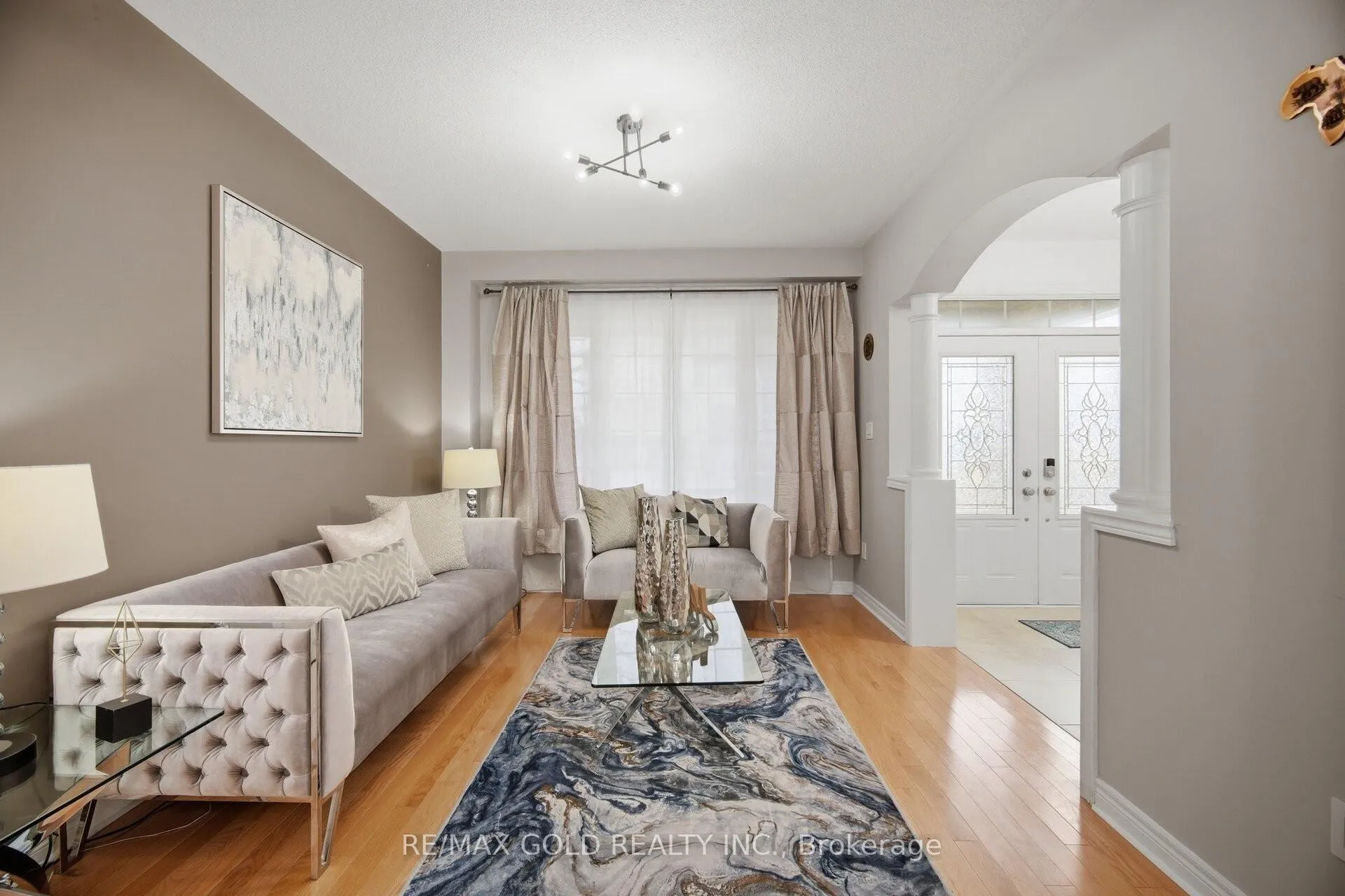 Photo 4 of 33 Garryoaks Drive, Brampton, Bram East — HOMEH