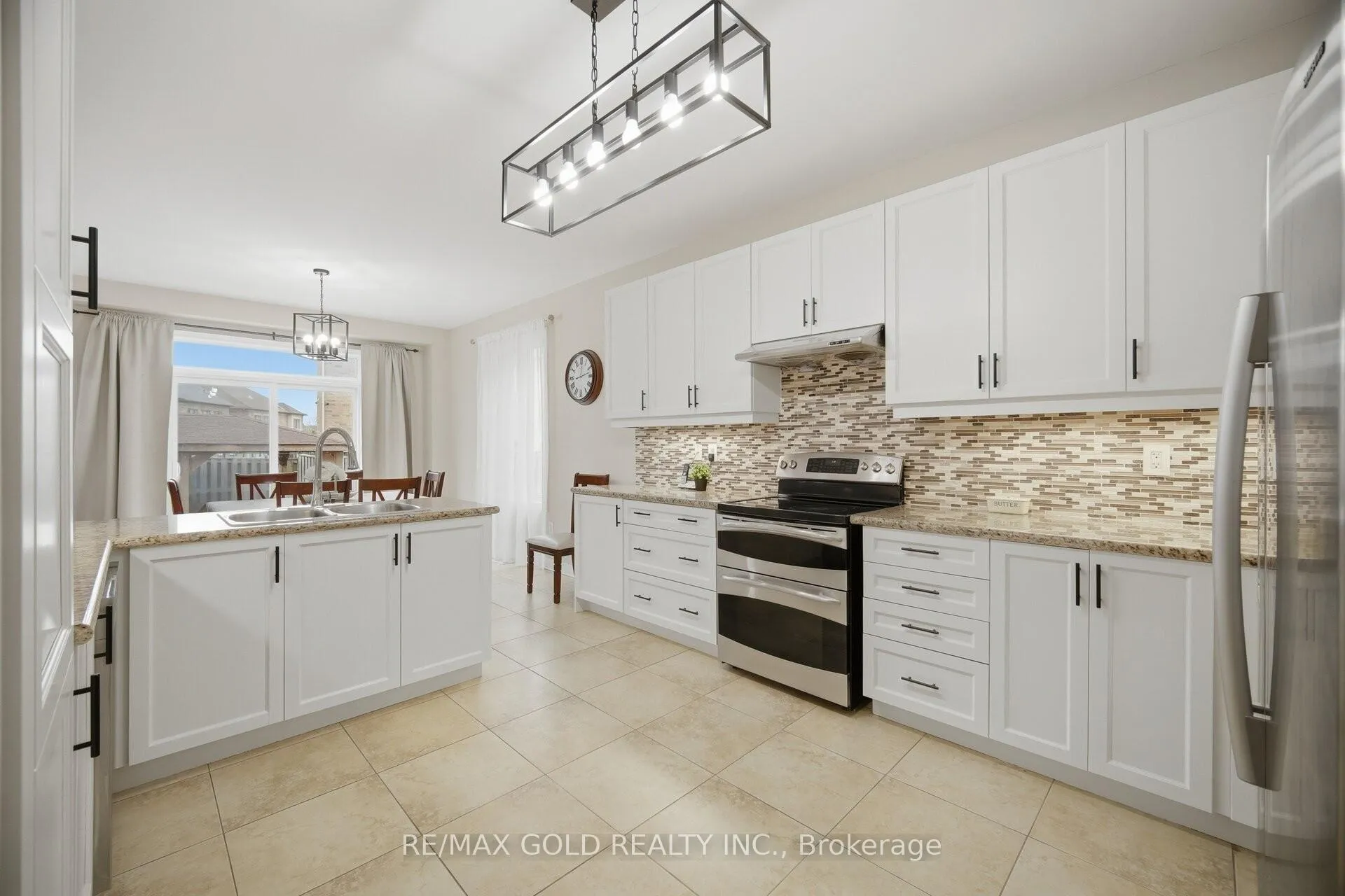 Photo 8 of 33 Garryoaks Drive, Brampton, Bram East — HOMEH