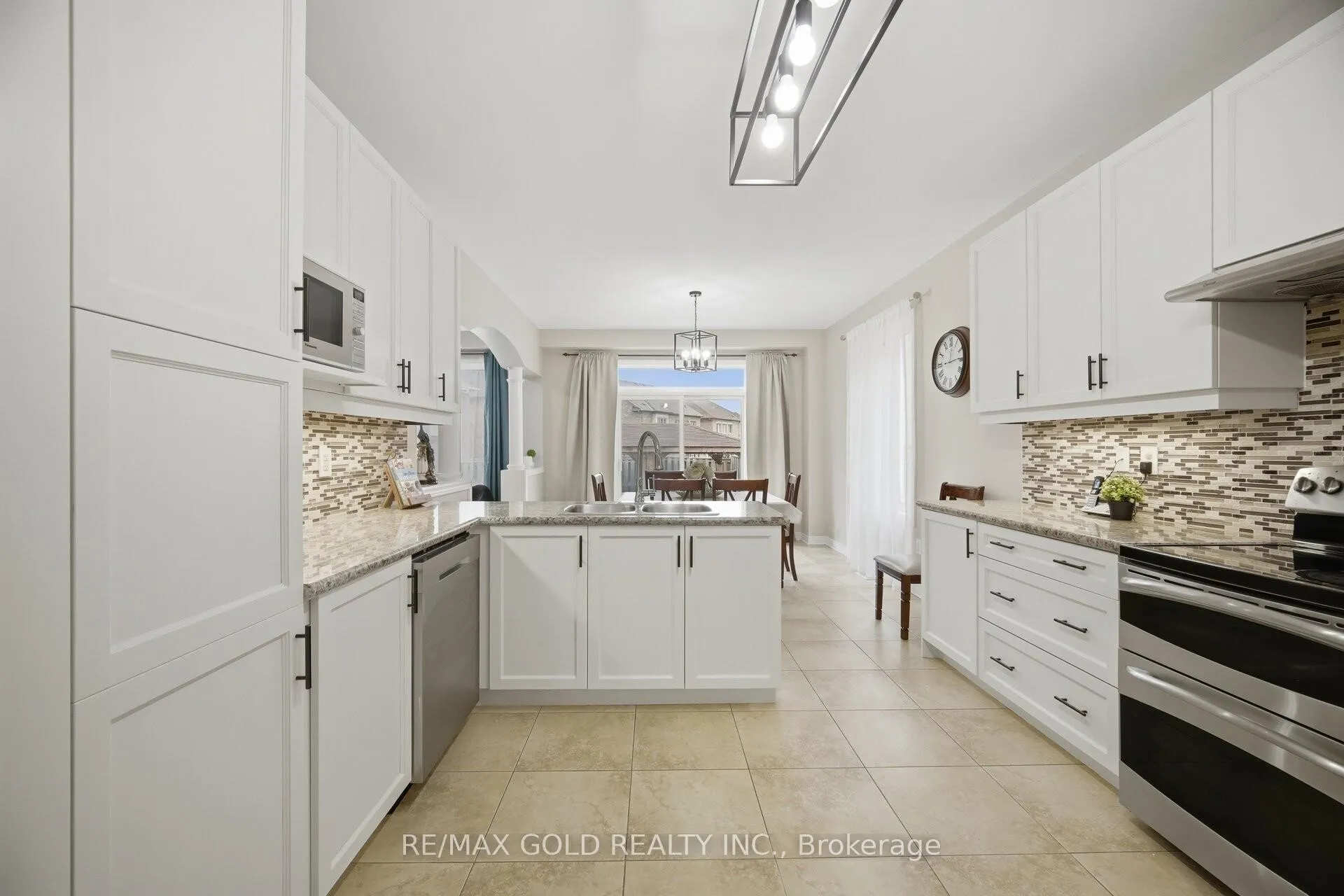 Photo 10 of 33 Garryoaks Drive, Brampton, Bram East — HOMEH