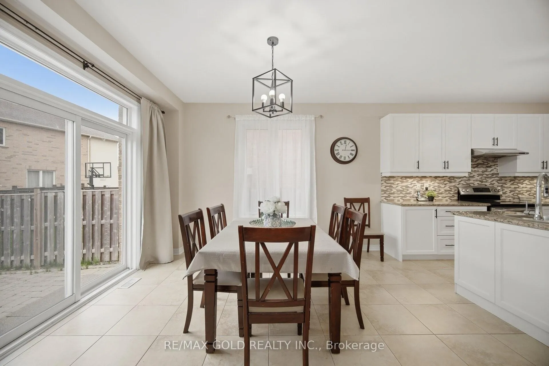 Photo 11 of 33 Garryoaks Drive, Brampton, Bram East — HOMEH