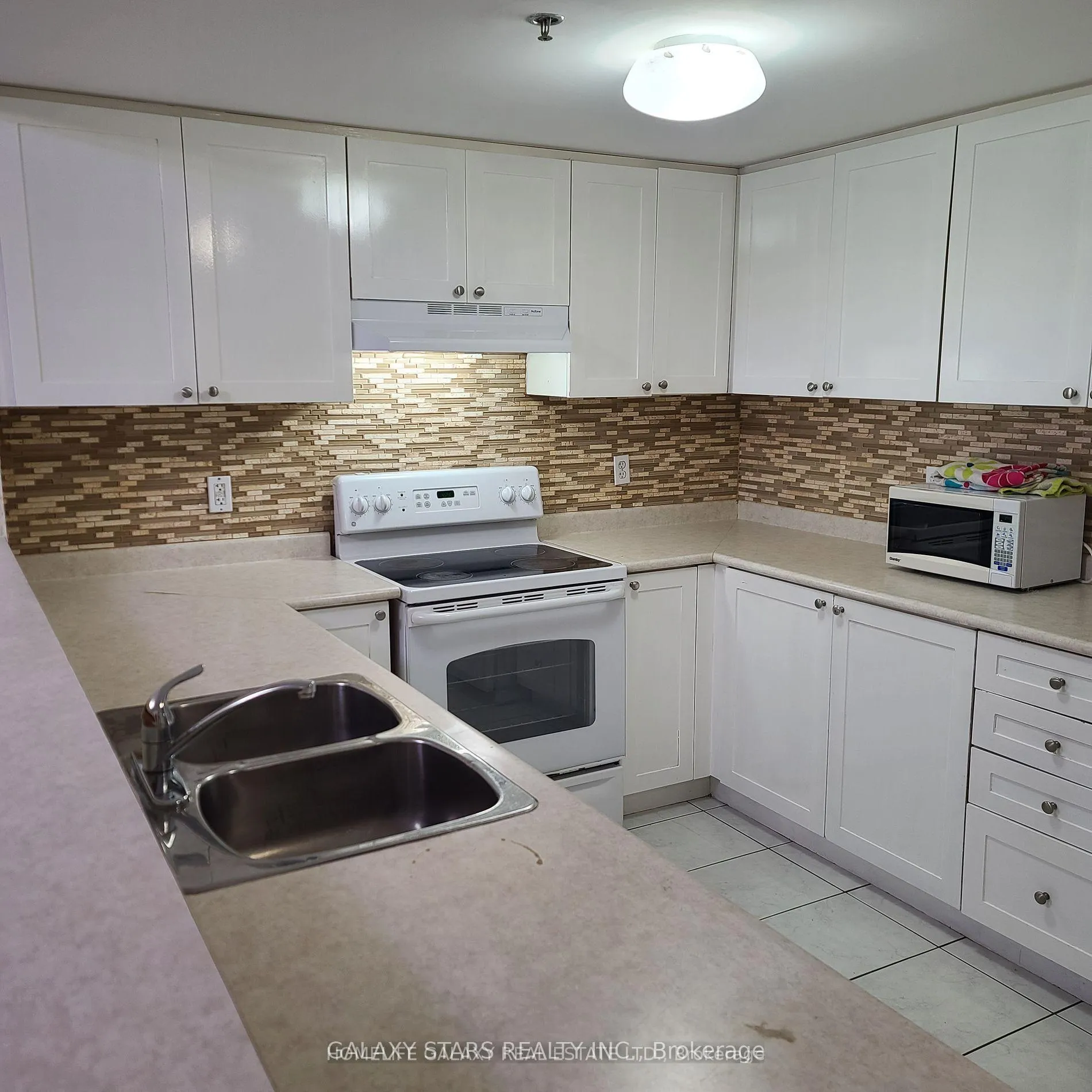 Photo 3 of Unit 402, 7428 Markham Road, Markham, Middlefield — HOMEH