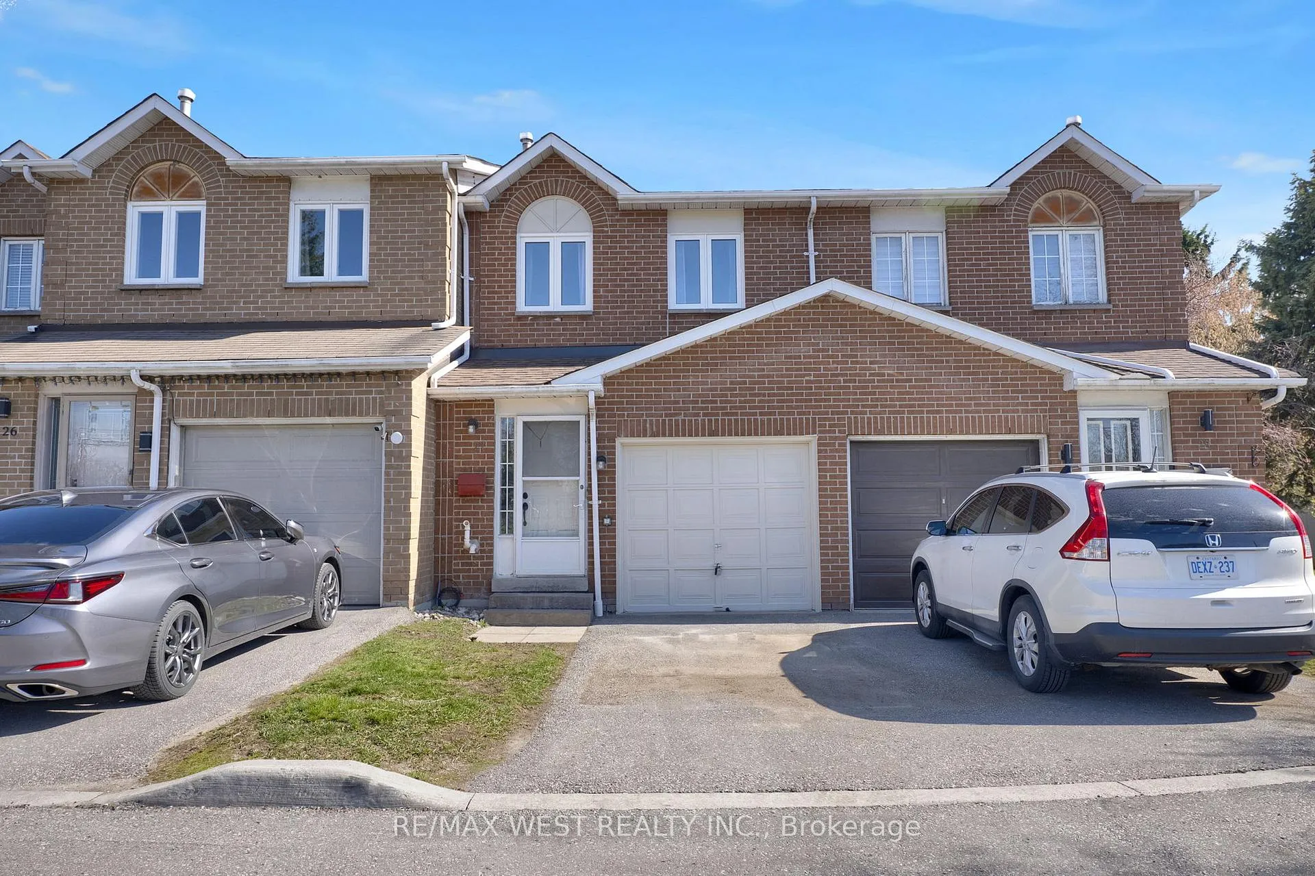 Photo 2 of Unit 27, 905 Bayly Street, Pickering, West Shore — HOMEH