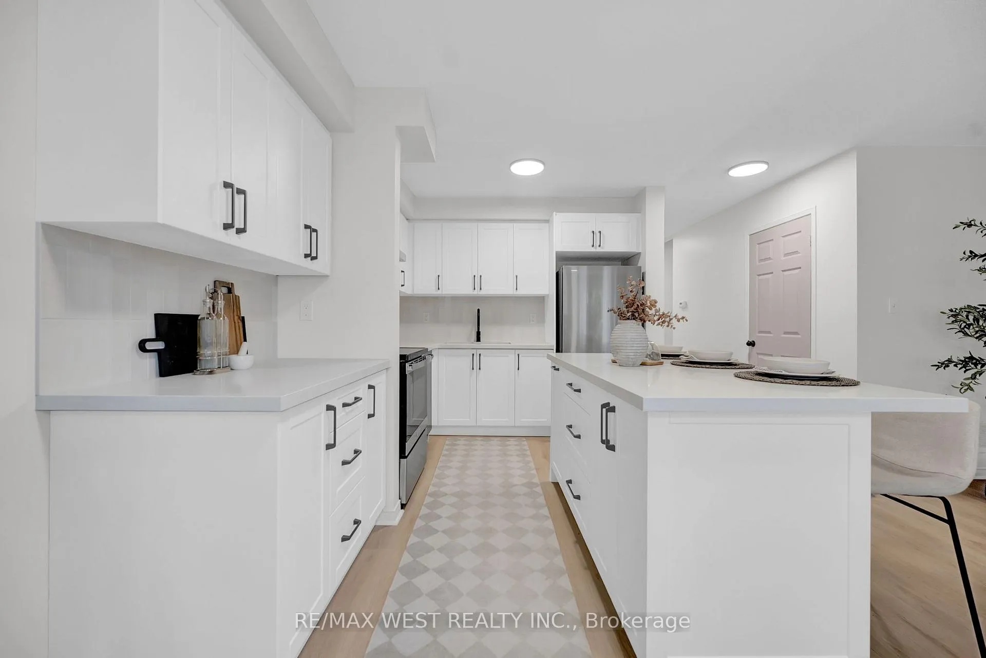 Photo 10 of Unit 27, 905 Bayly Street, Pickering, West Shore — HOMEH