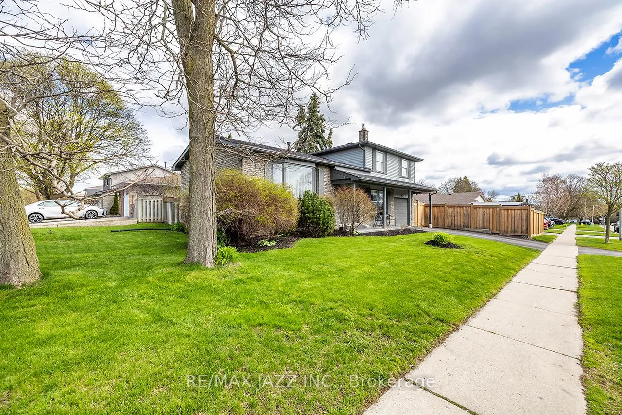 Photo 2 of 95 Hobbs Drive, Clarington, Bowmanville — HOMEH