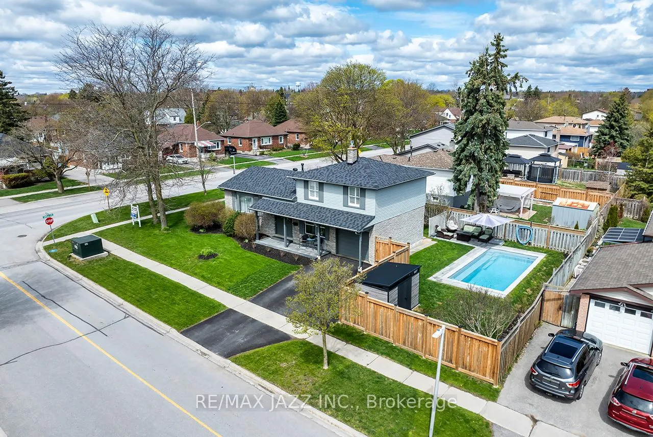 Photo 3 of 95 Hobbs Drive, Clarington, Bowmanville — HOMEH