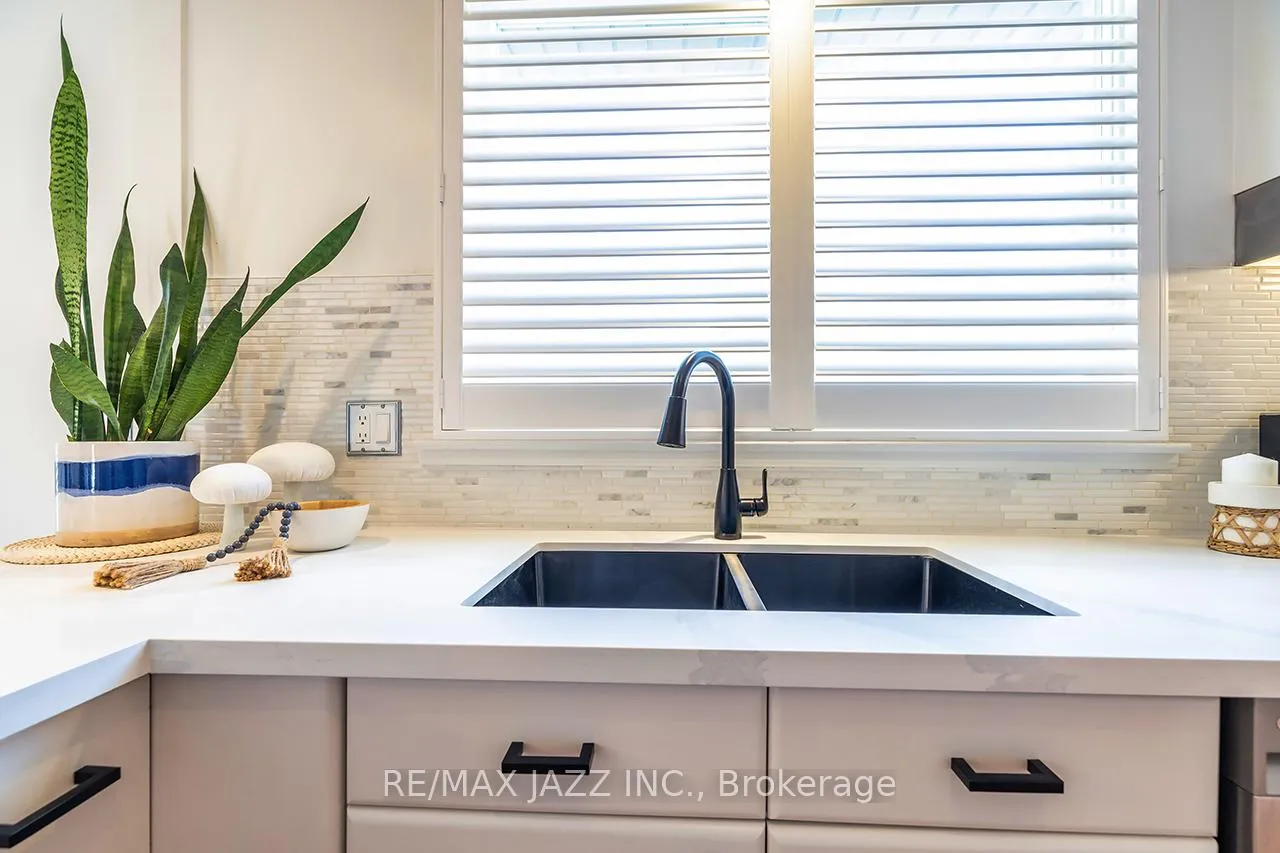 Photo 10 of 95 Hobbs Drive, Clarington, Bowmanville — HOMEH