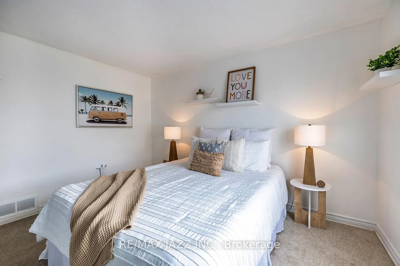 Photo 18 of 95 Hobbs Drive, Clarington, Bowmanville — HOMEH