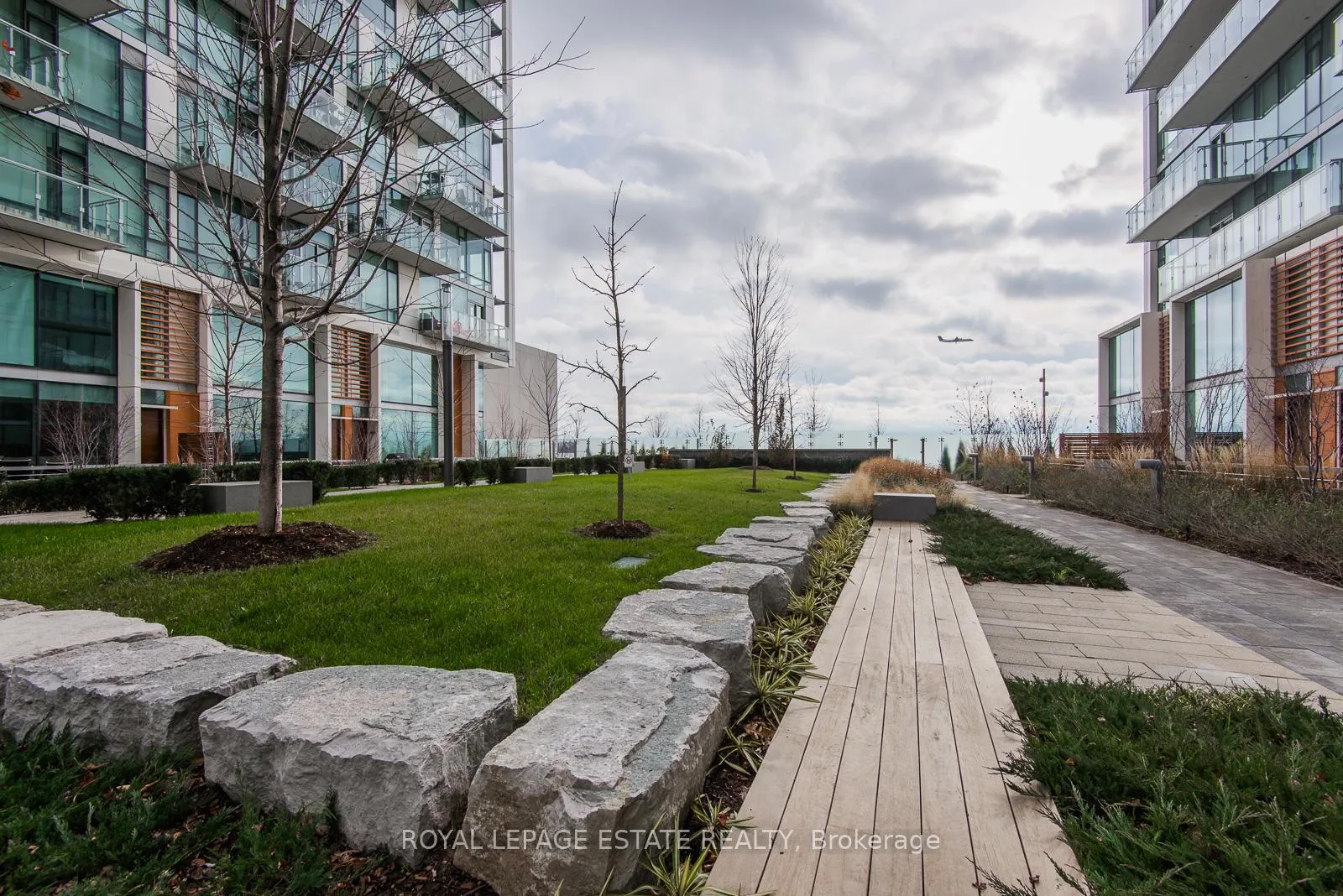 Photo 39 of Unit 329, 39 Queens Quay E, Toronto, Waterfront Communities — HOMEH