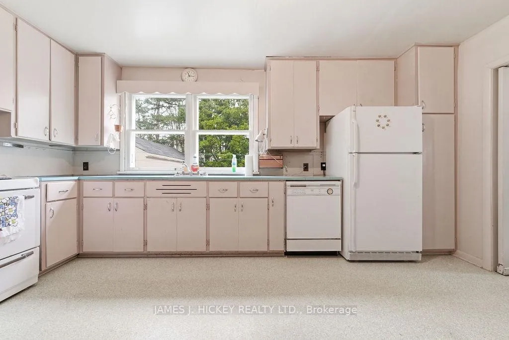 Photo 3 of 30 Laurier Avenue, Deep River, Deep River — HOMEH