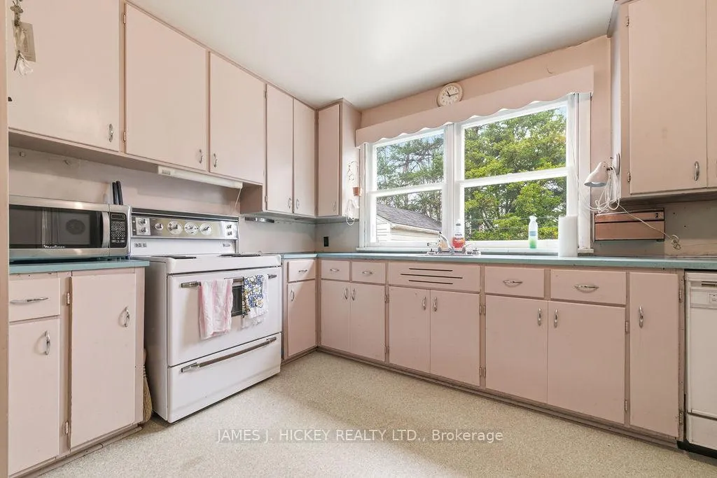 Photo 4 of 30 Laurier Avenue, Deep River, Deep River — HOMEH
