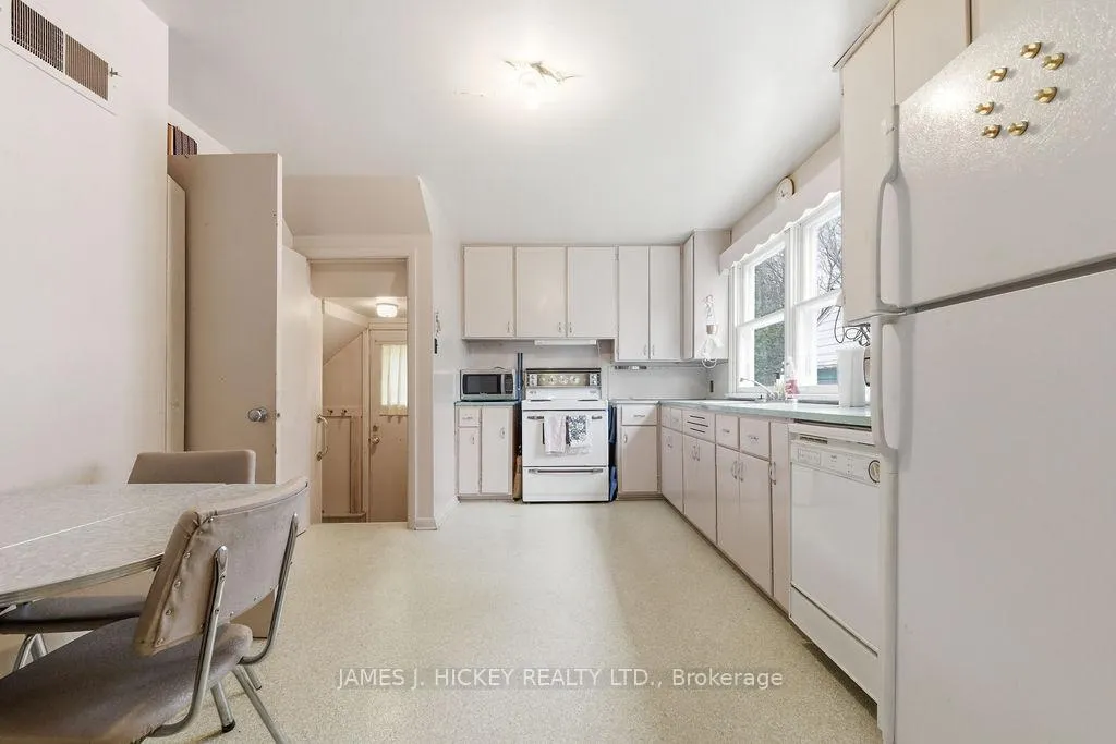 Photo 6 of 30 Laurier Avenue, Deep River, Deep River — HOMEH