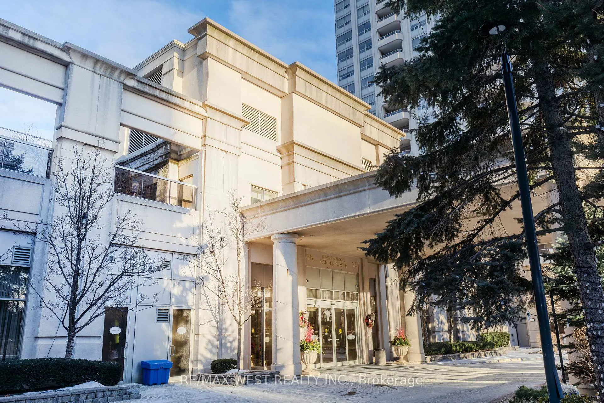 Photo 2 of Unit 902, 35 Kingsbridge Garden Circle, Mississauga, Hurontario — HOMEH