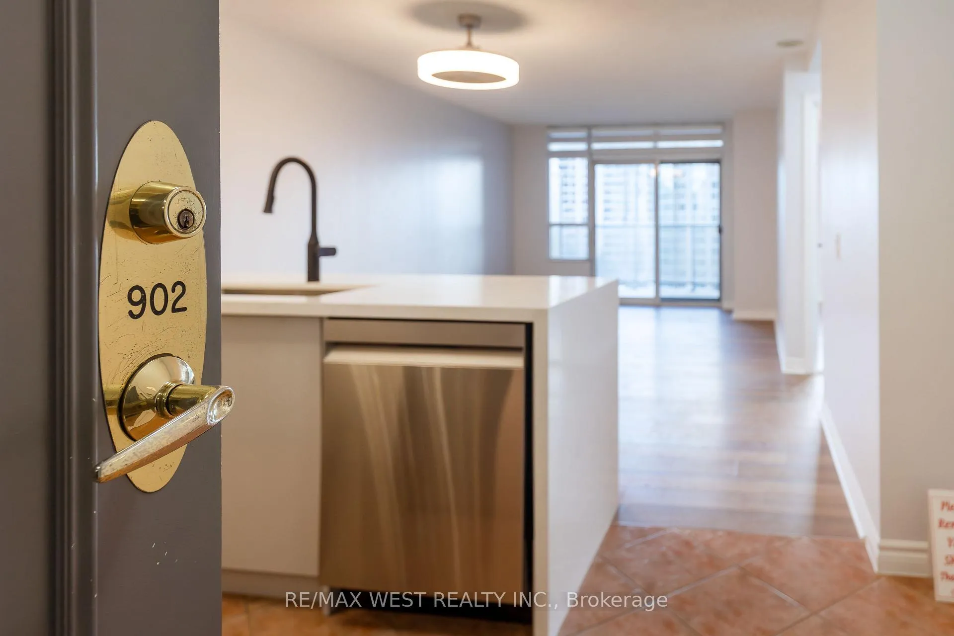 Photo 7 of Unit 902, 35 Kingsbridge Garden Circle, Mississauga, Hurontario — HOMEH