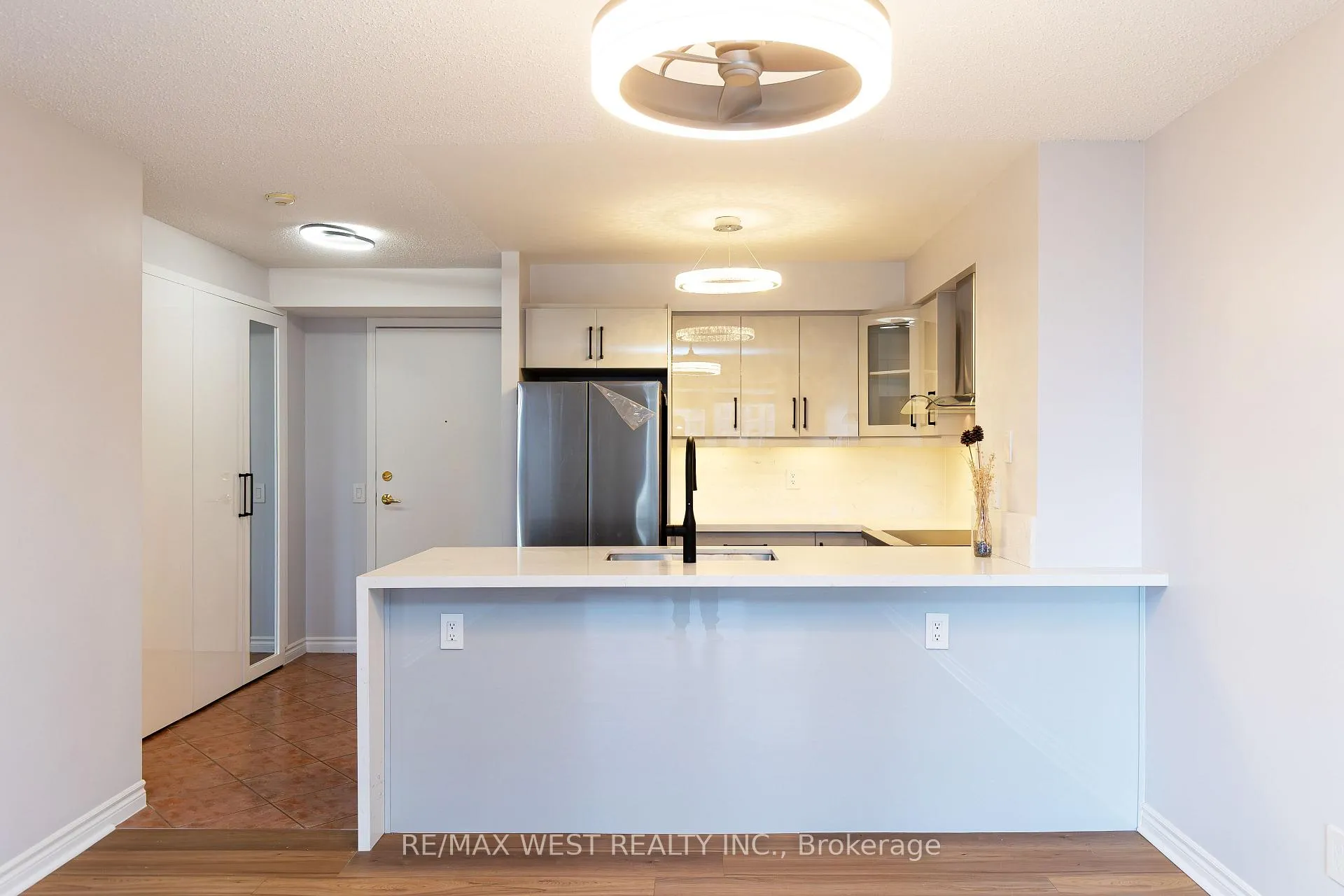 Photo 11 of Unit 902, 35 Kingsbridge Garden Circle, Mississauga, Hurontario — HOMEH