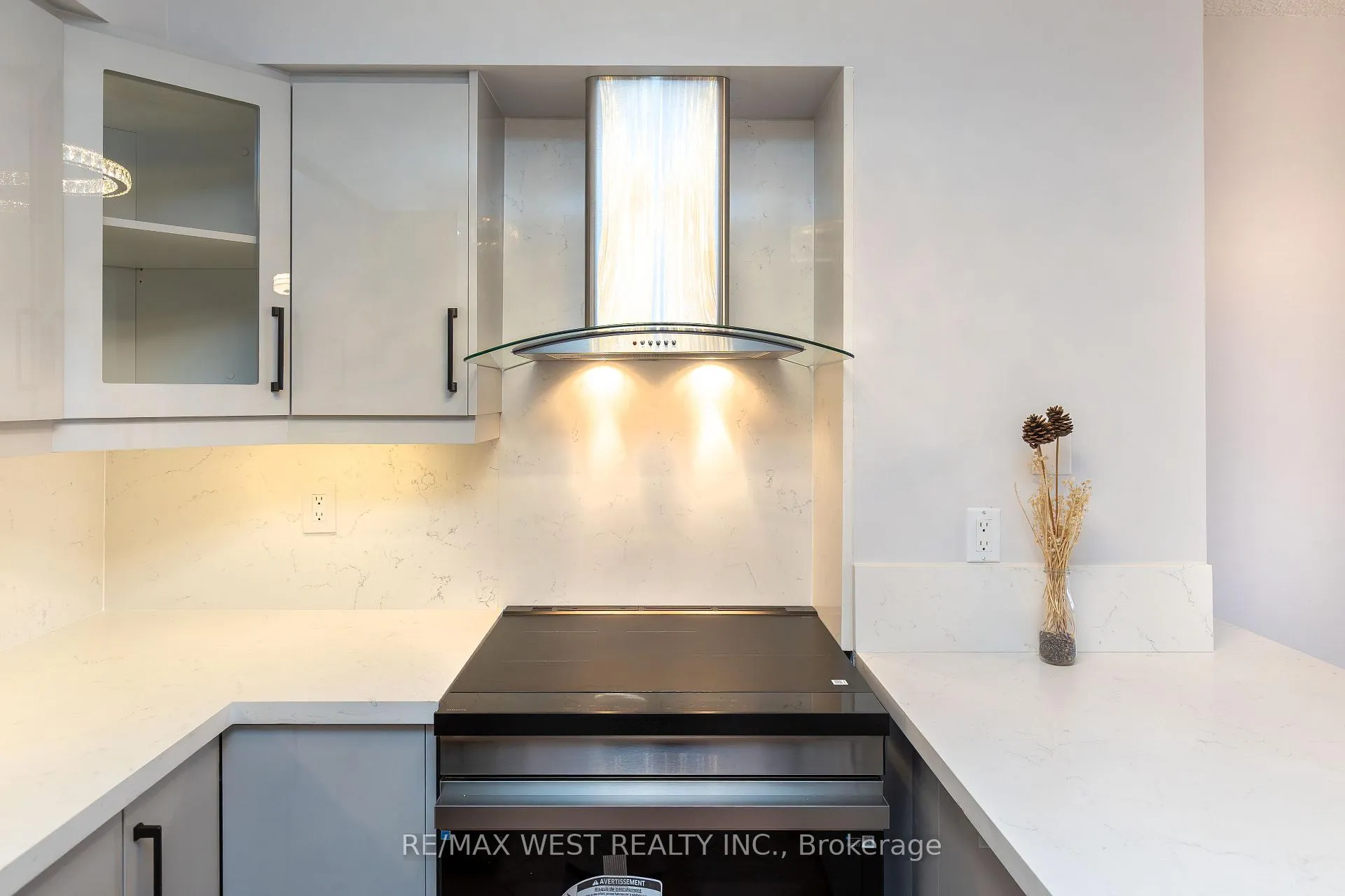 Photo 12 of Unit 902, 35 Kingsbridge Garden Circle, Mississauga, Hurontario — HOMEH