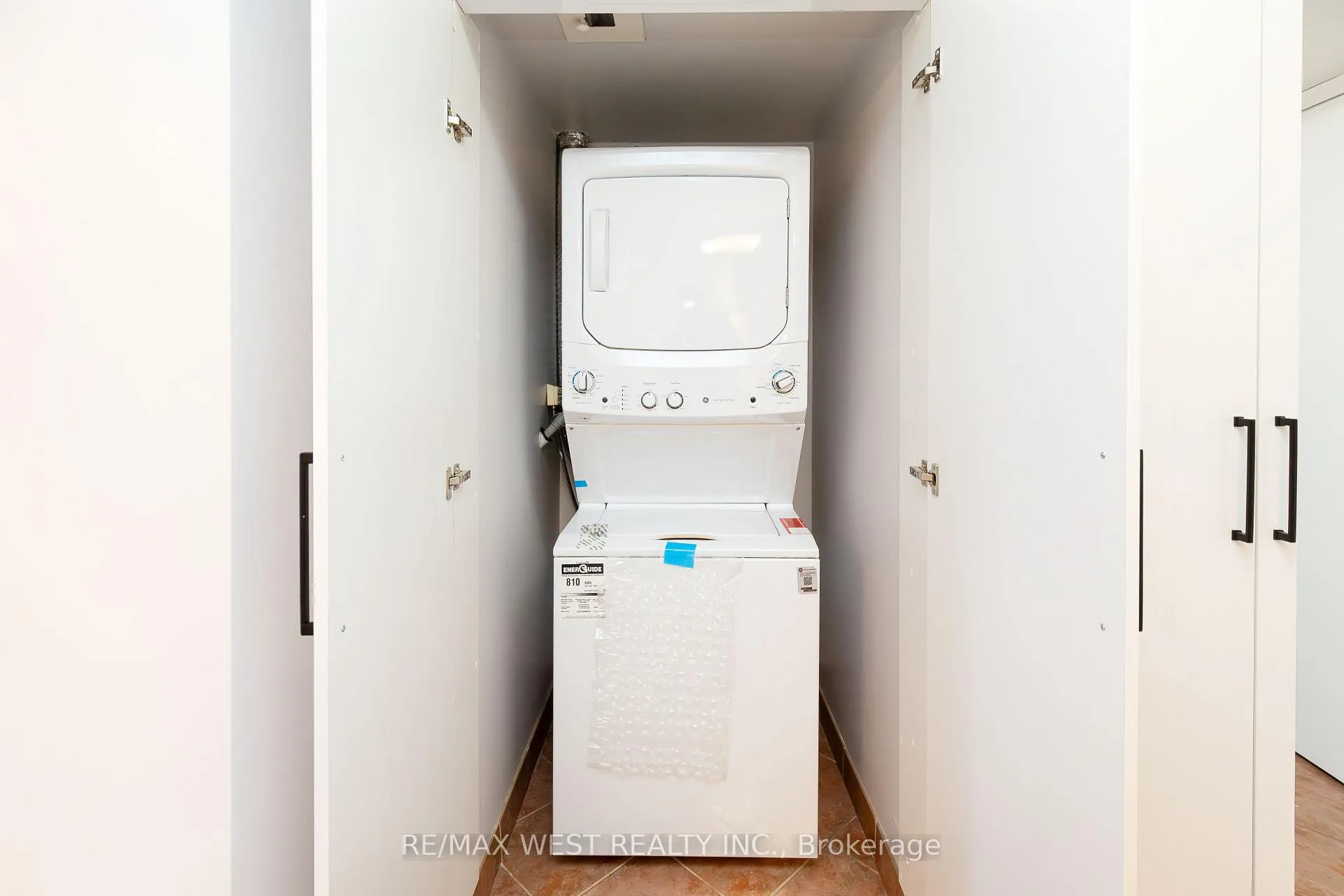 Photo 14 of Unit 902, 35 Kingsbridge Garden Circle, Mississauga, Hurontario — HOMEH