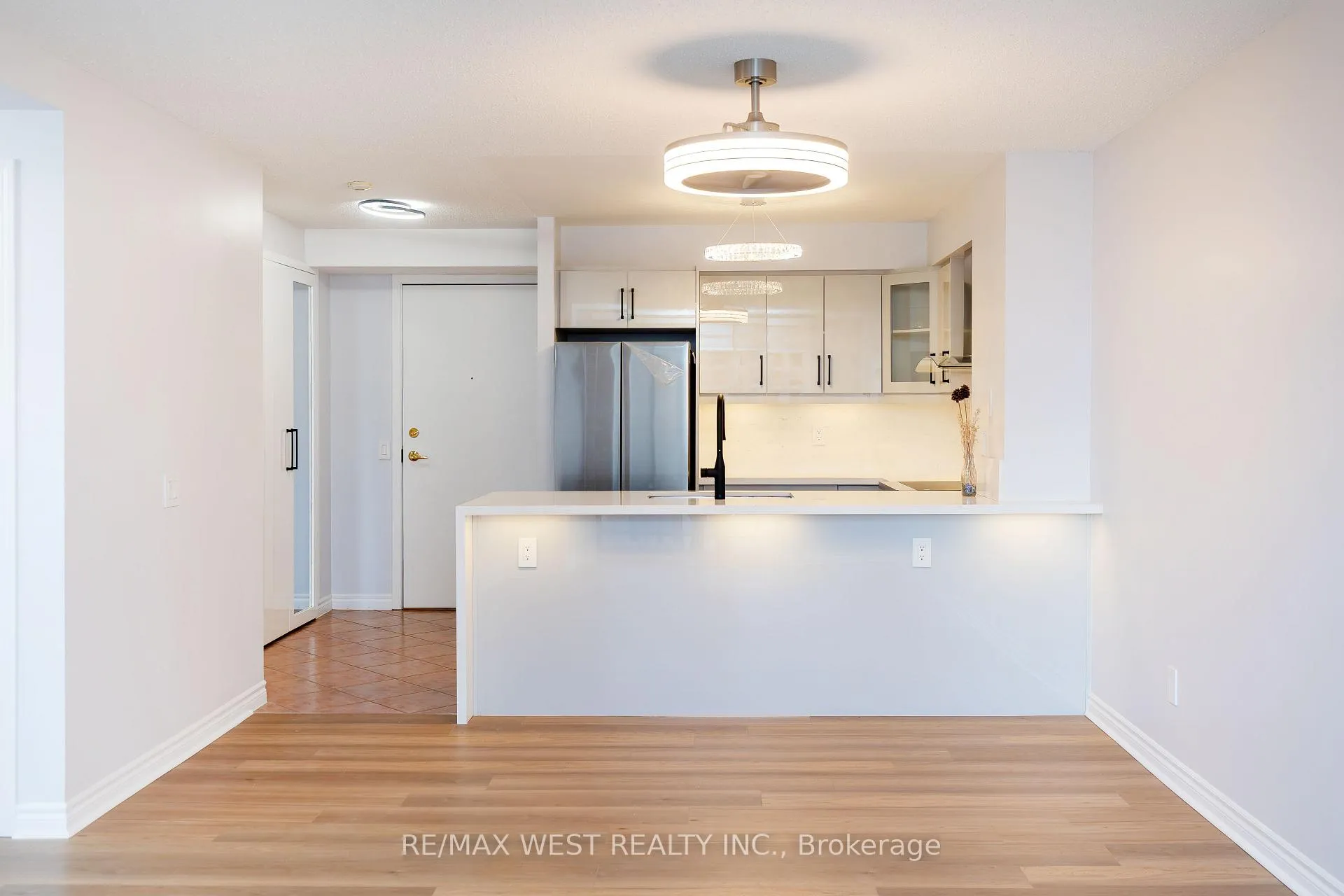 Photo 15 of Unit 902, 35 Kingsbridge Garden Circle, Mississauga, Hurontario — HOMEH