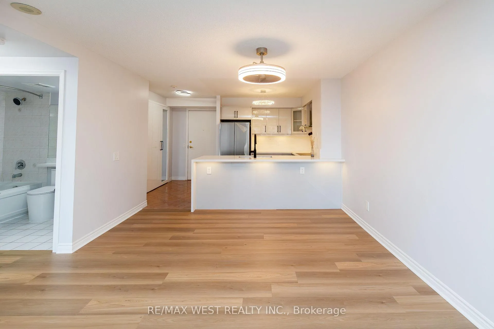 Photo 17 of Unit 902, 35 Kingsbridge Garden Circle, Mississauga, Hurontario — HOMEH