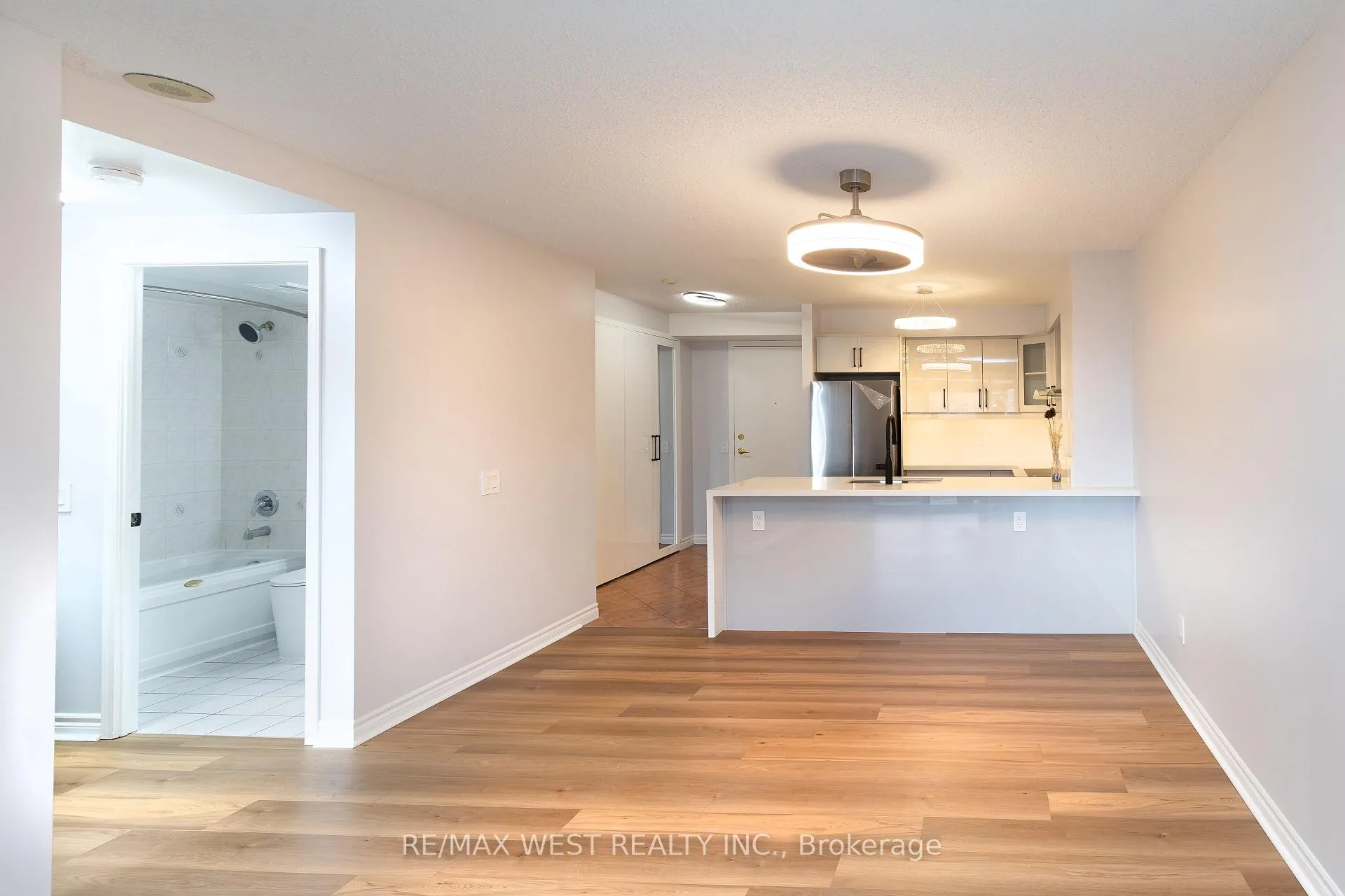 Photo 18 of Unit 902, 35 Kingsbridge Garden Circle, Mississauga, Hurontario — HOMEH