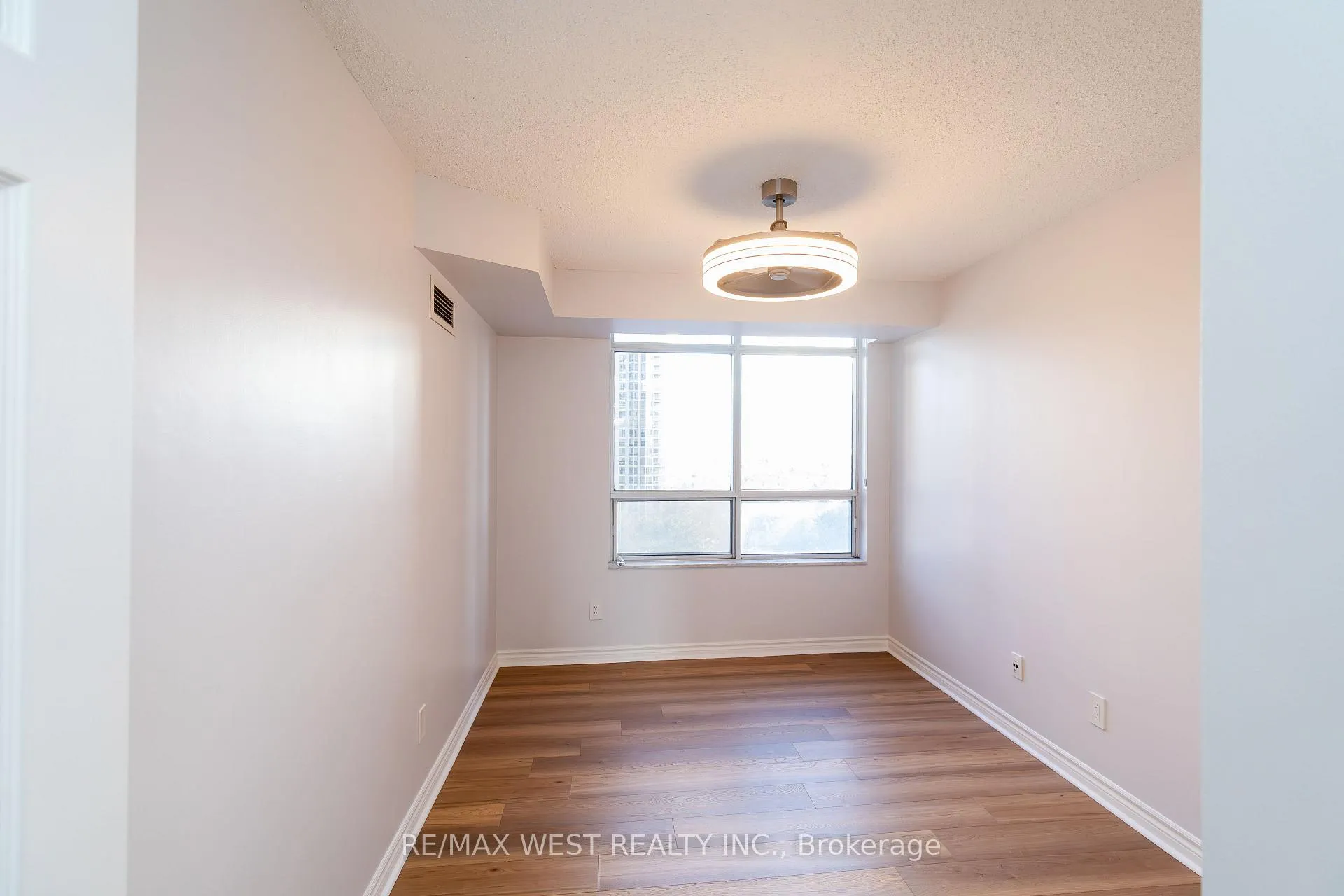 Photo 21 of Unit 902, 35 Kingsbridge Garden Circle, Mississauga, Hurontario — HOMEH
