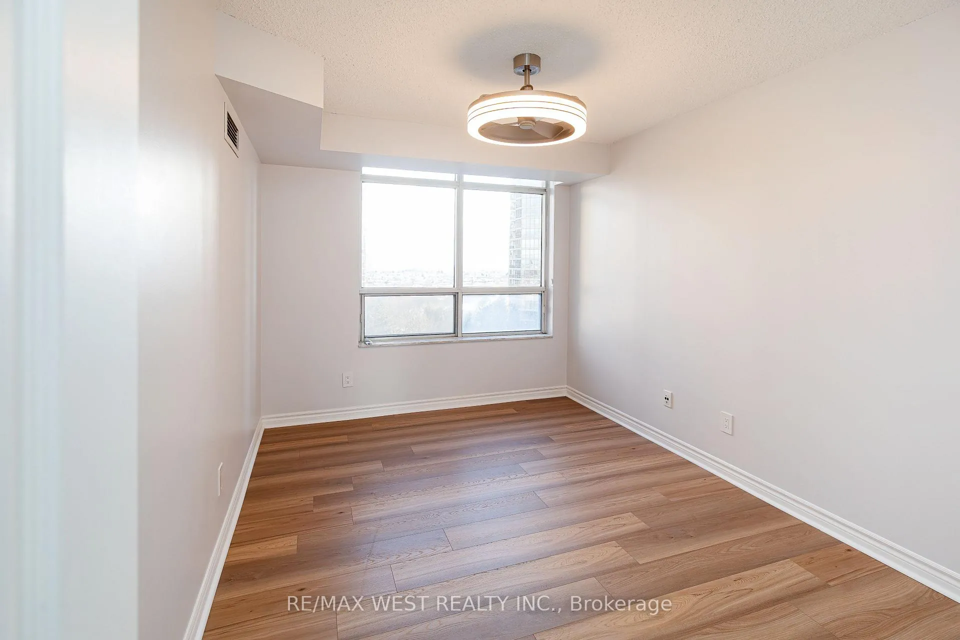 Photo 22 of Unit 902, 35 Kingsbridge Garden Circle, Mississauga, Hurontario — HOMEH