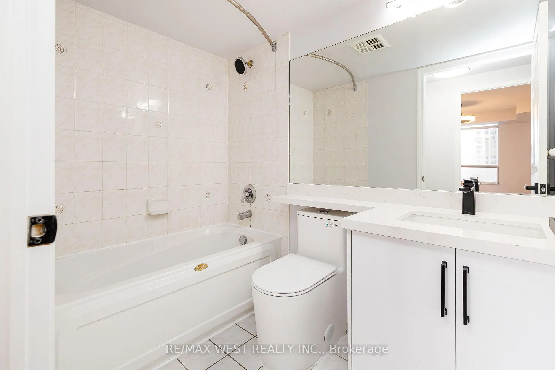 Photo 24 of Unit 902, 35 Kingsbridge Garden Circle, Mississauga, Hurontario — HOMEH