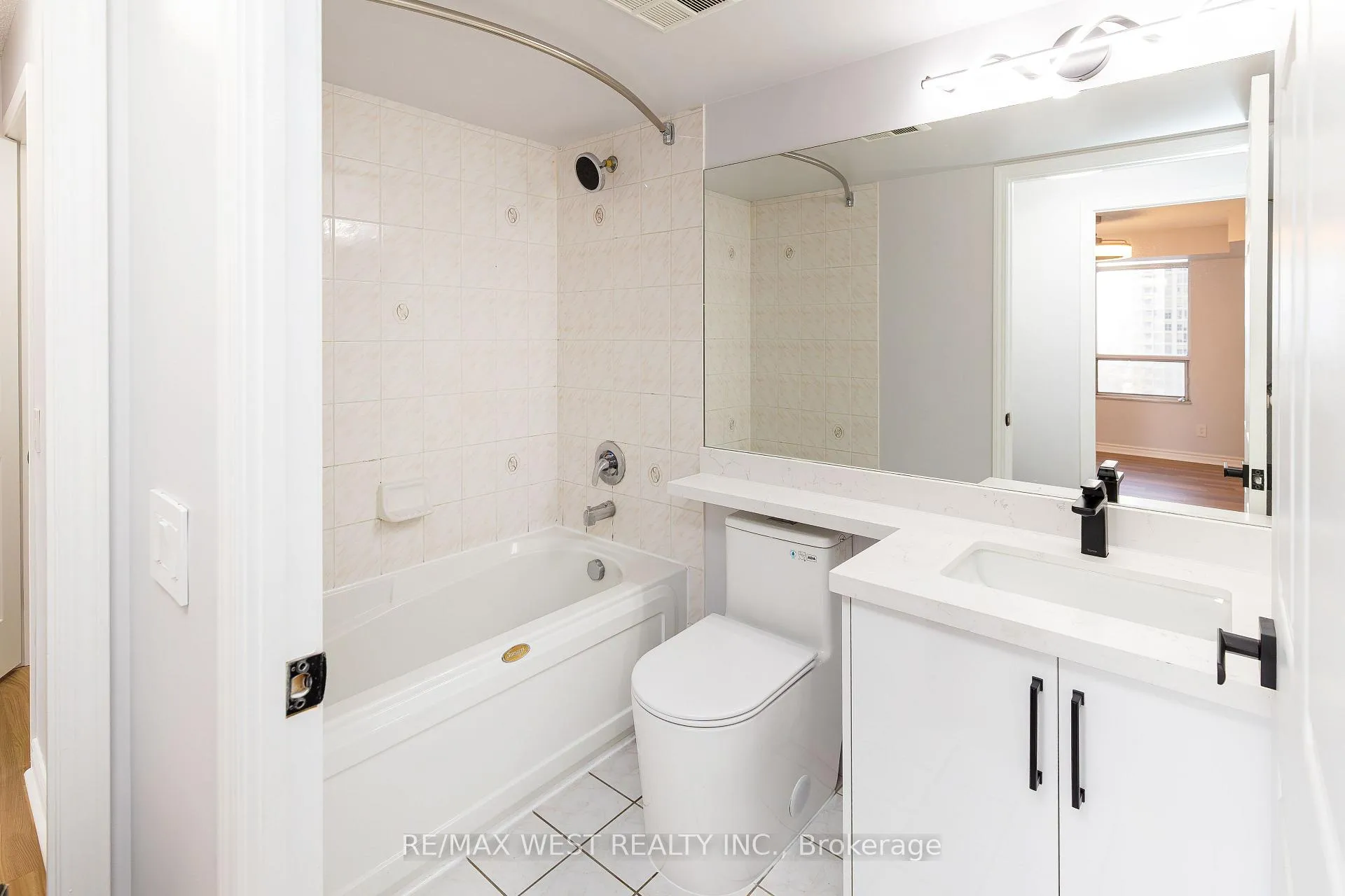 Photo 25 of Unit 902, 35 Kingsbridge Garden Circle, Mississauga, Hurontario — HOMEH