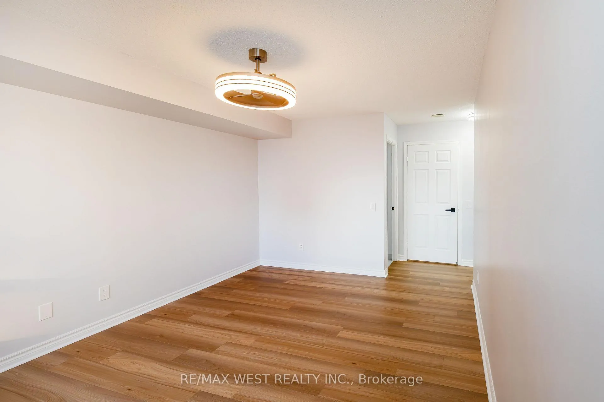 Photo 28 of Unit 902, 35 Kingsbridge Garden Circle, Mississauga, Hurontario — HOMEH