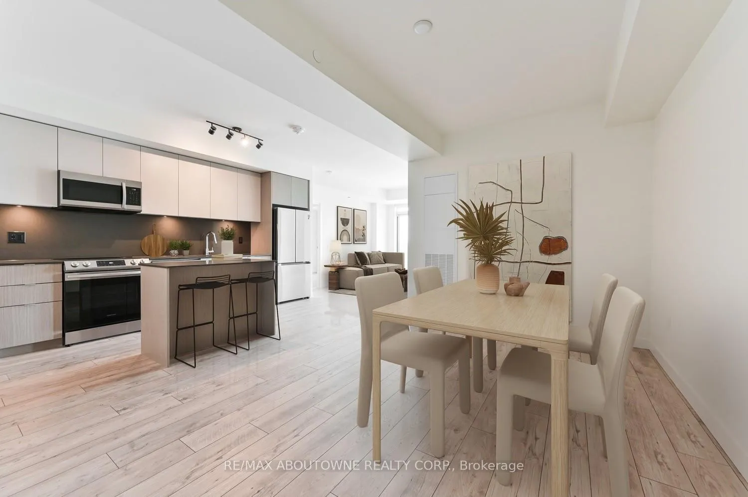 Photo 4 of Unit B0328, 133 Bronte Road, Oakville, Bronte — HOMEH