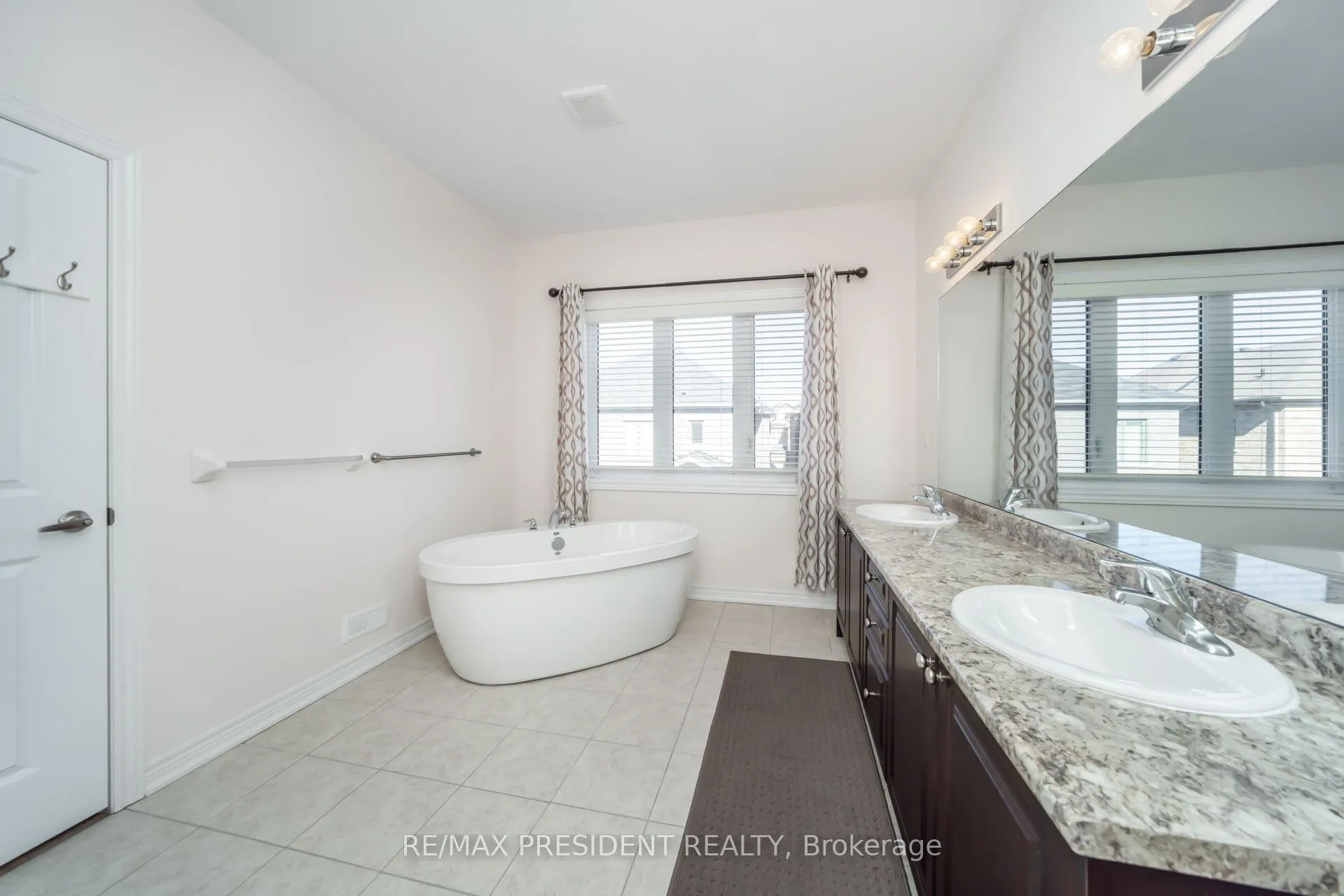 Photo 32 of 13 Clunburry Road, Brampton, Northwest Brampton — HOMEH